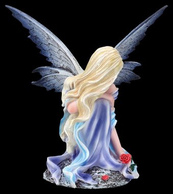 Figuren Shop GmbH Fantasy-Figur Elfenfigur - Miriel mit Rose - Fee Figur blau Fantasy Dekoration Deko