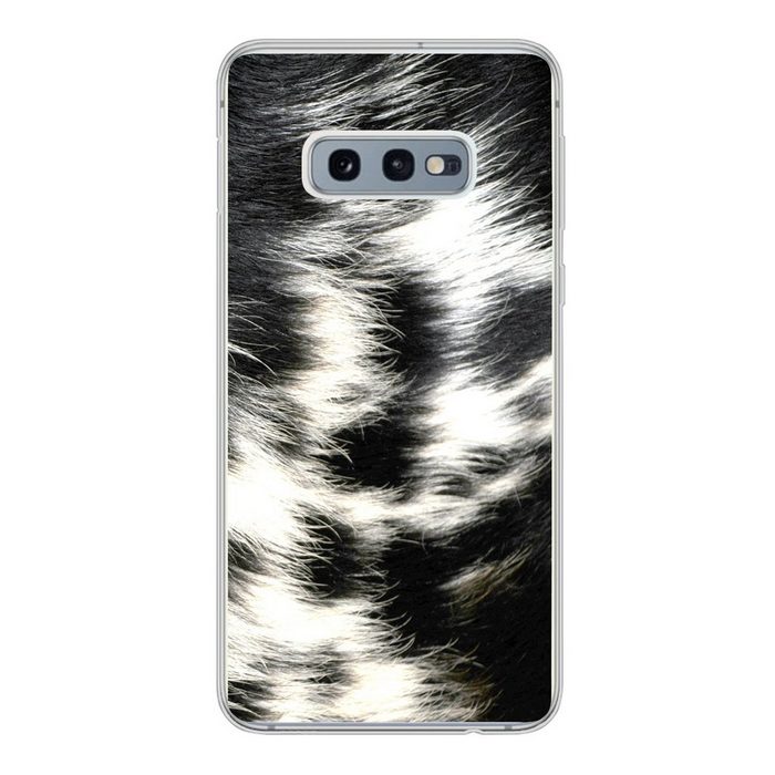 MuchoWow Handyhülle Die Kuhhaut einer Langhornkuh Phone Case Handyhülle Samsung Galaxy S10e Silikon Schutzhülle