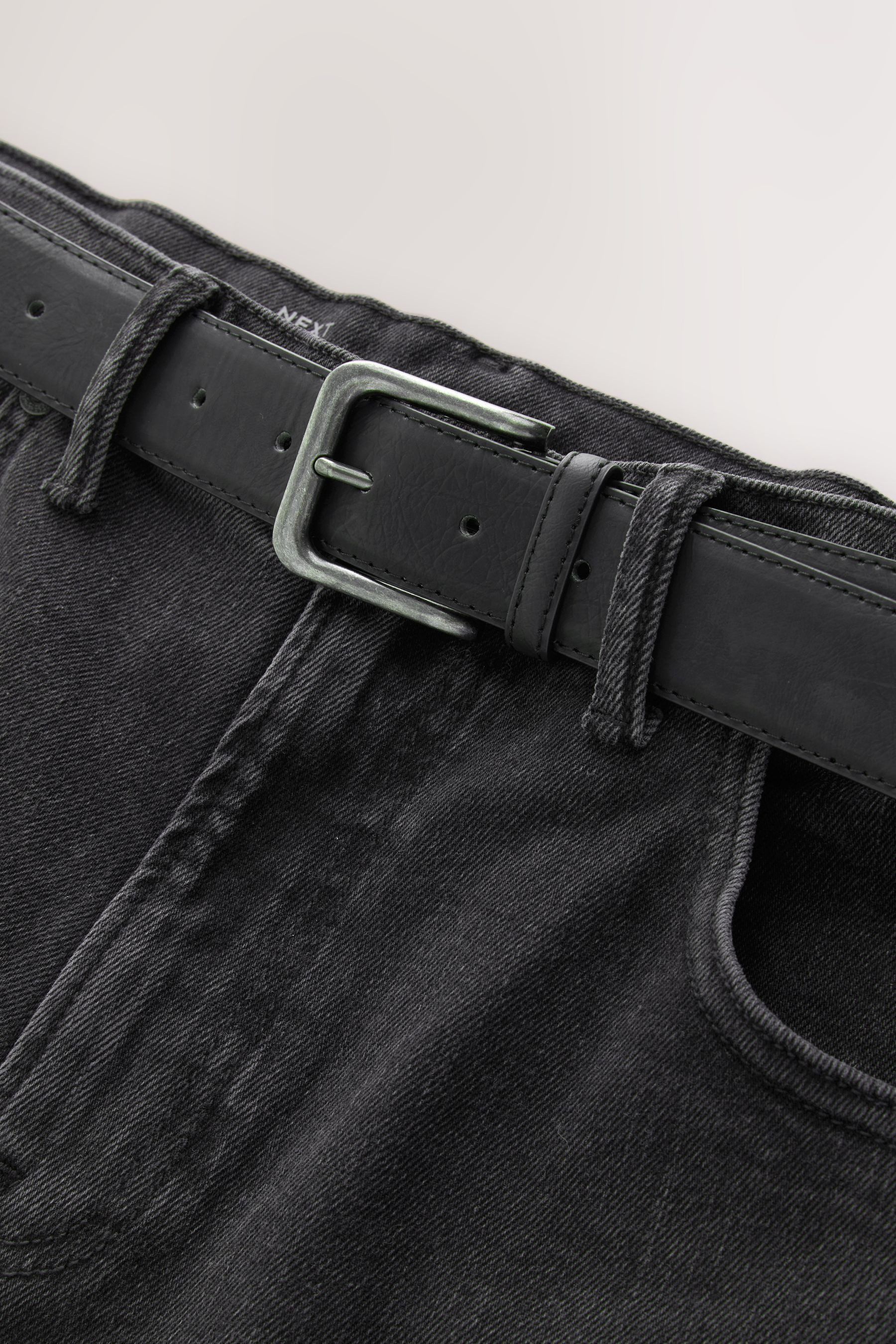Next Bootcut-Jeans Bootcut Fit Jeans mit Gürtel (2-tlg)