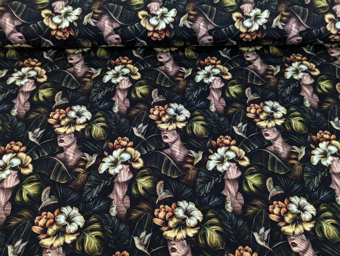 Thumbnail - Corileo Stoff Baumwolljersey Elegante Frau mit Blumenschmuck Schwarz Stoff