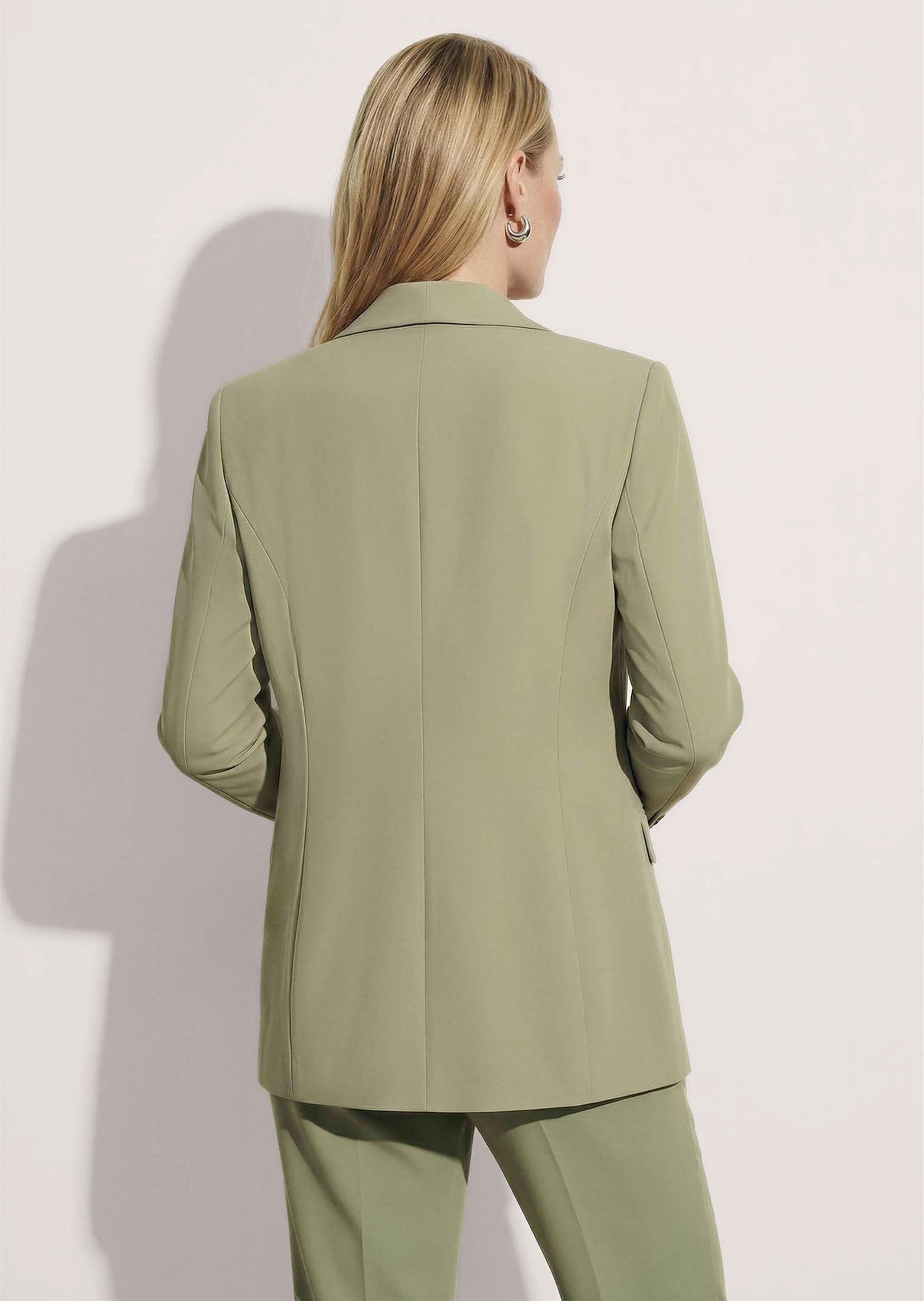 MADELEINE Kurzblazer Zeitloser Blazer mit elegantem Kragen Einreiher mit Akzent-Knopf, Pattentaschen & femininem Schnitt