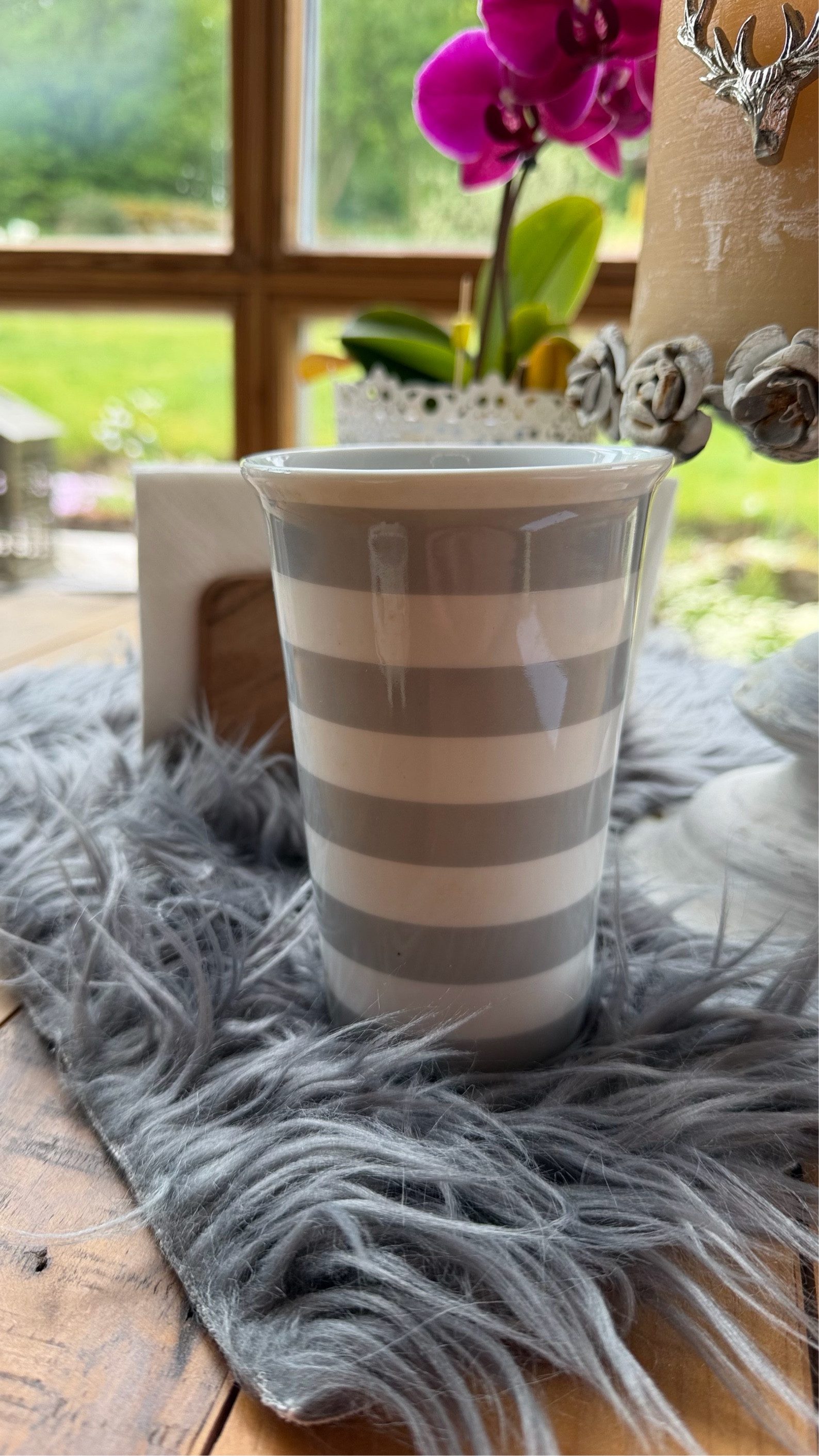 Krasilnikoff Tischvase Porzellanvase Taupe oder Vase Blumenvase Grau Streifen (1 Vase), Hübsche Vase mit Streifen für kleine Blumensträusse