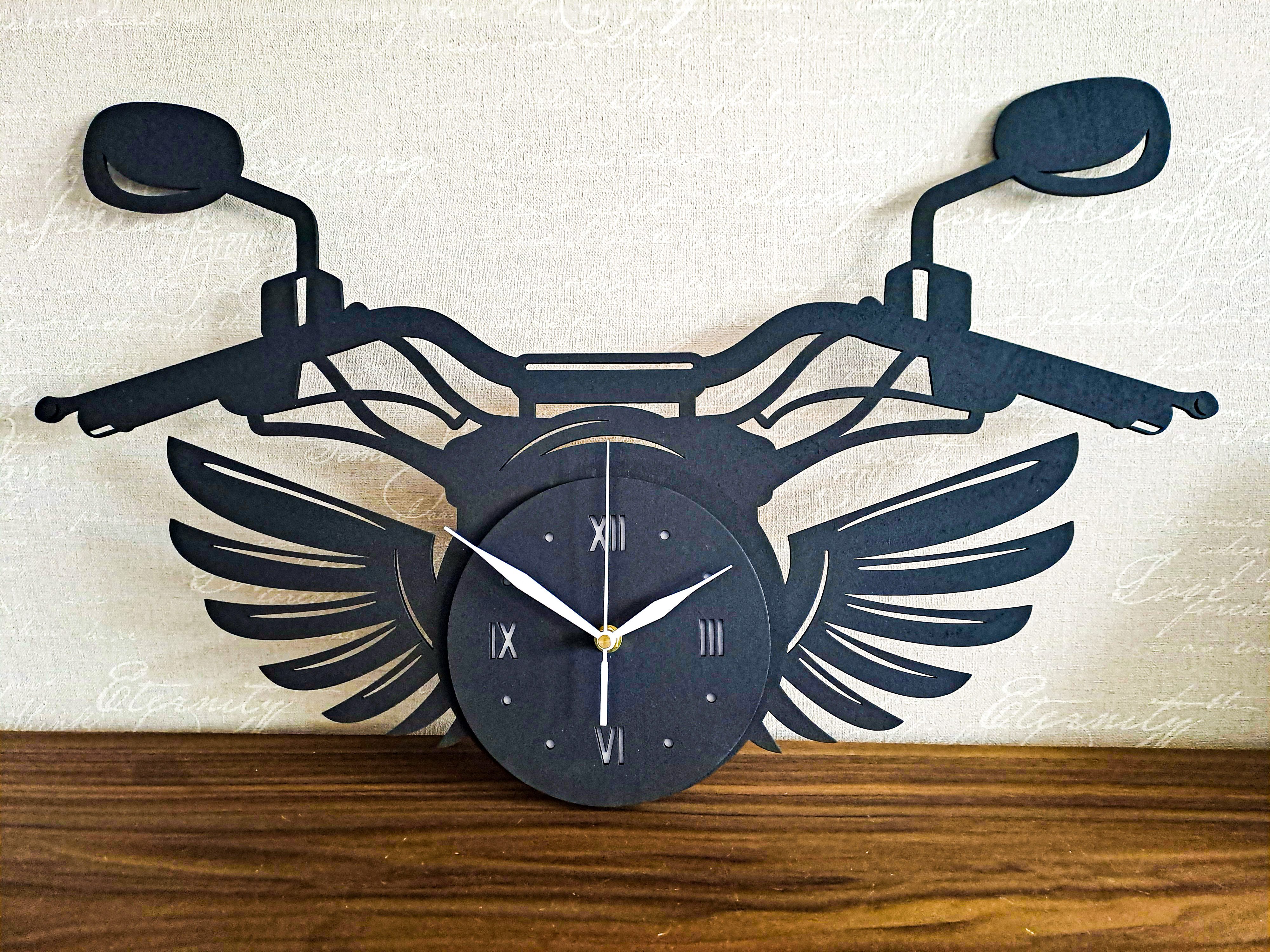 ORNAMENTI Wanduhr Motorrad, dekorative Wanduhr für einen Motorradfahrer, 40 x 60 cm (Grosse, holz, hingucker Wanduhr, ohne Ticken, Wanddeko)
