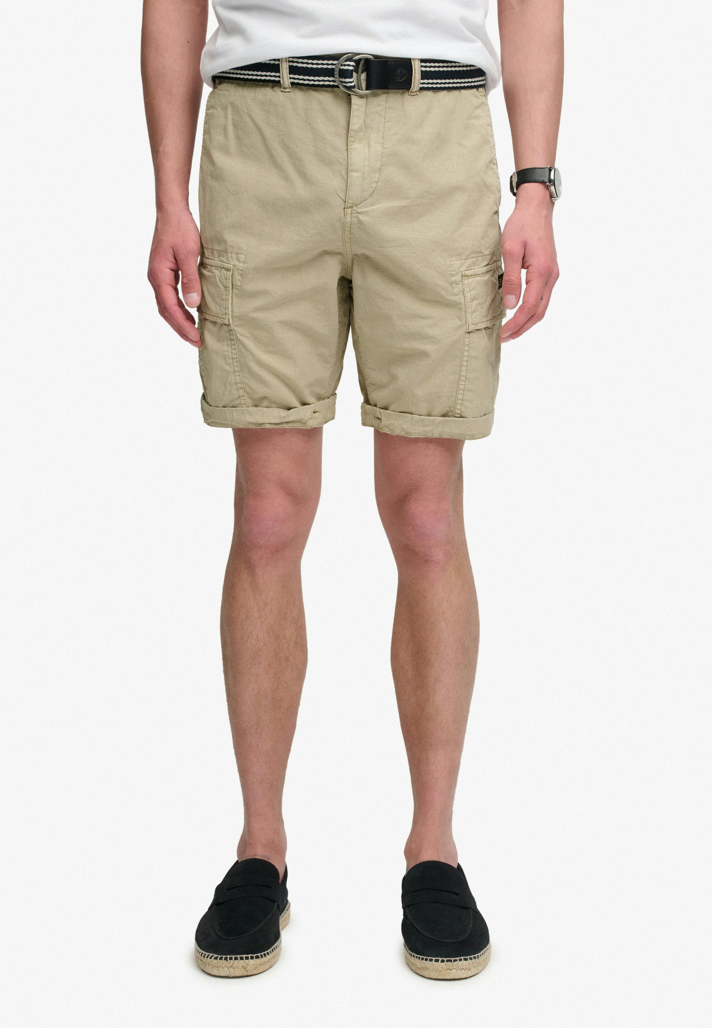 Superdry Cargoshorts RIPSTOP LIGHT CARGO SHORT Relaxed Fit, knielange Schnittform, mit Reißverschluss