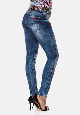 Cipo & Baxx Slim-fit-Jeans mit farbig hinterlegten Cut-Outs