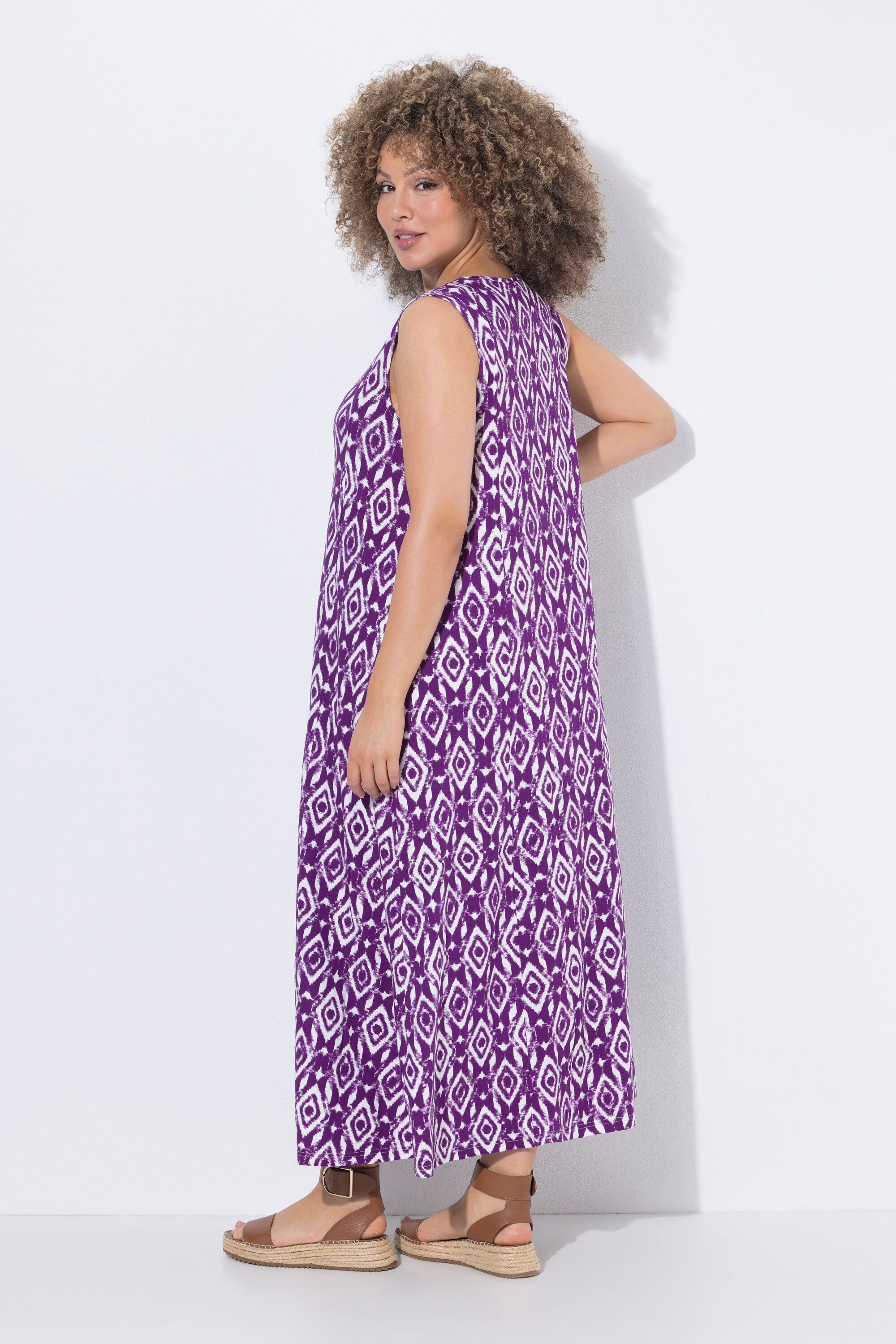 Ulla Popken Maxikleid Maxikleid grafischer Druck V-Ausschnitt ärmellos