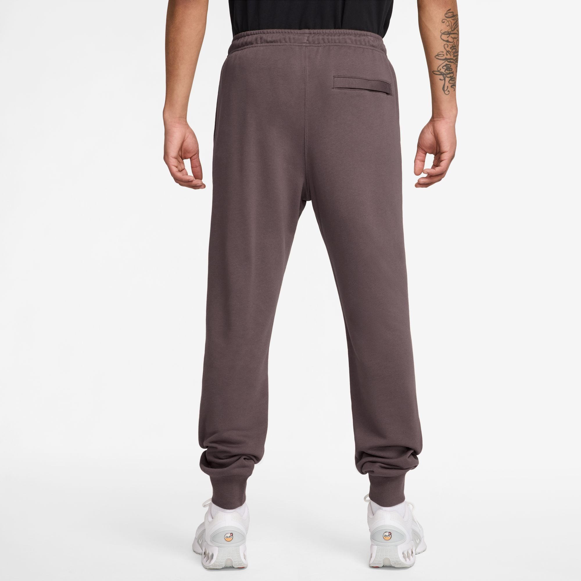 Nike Sportswear Sporthose M NK CLUB FT JOGGER mit Eingrifftaschen und Gesäßtasche, mit Kordelverschluss