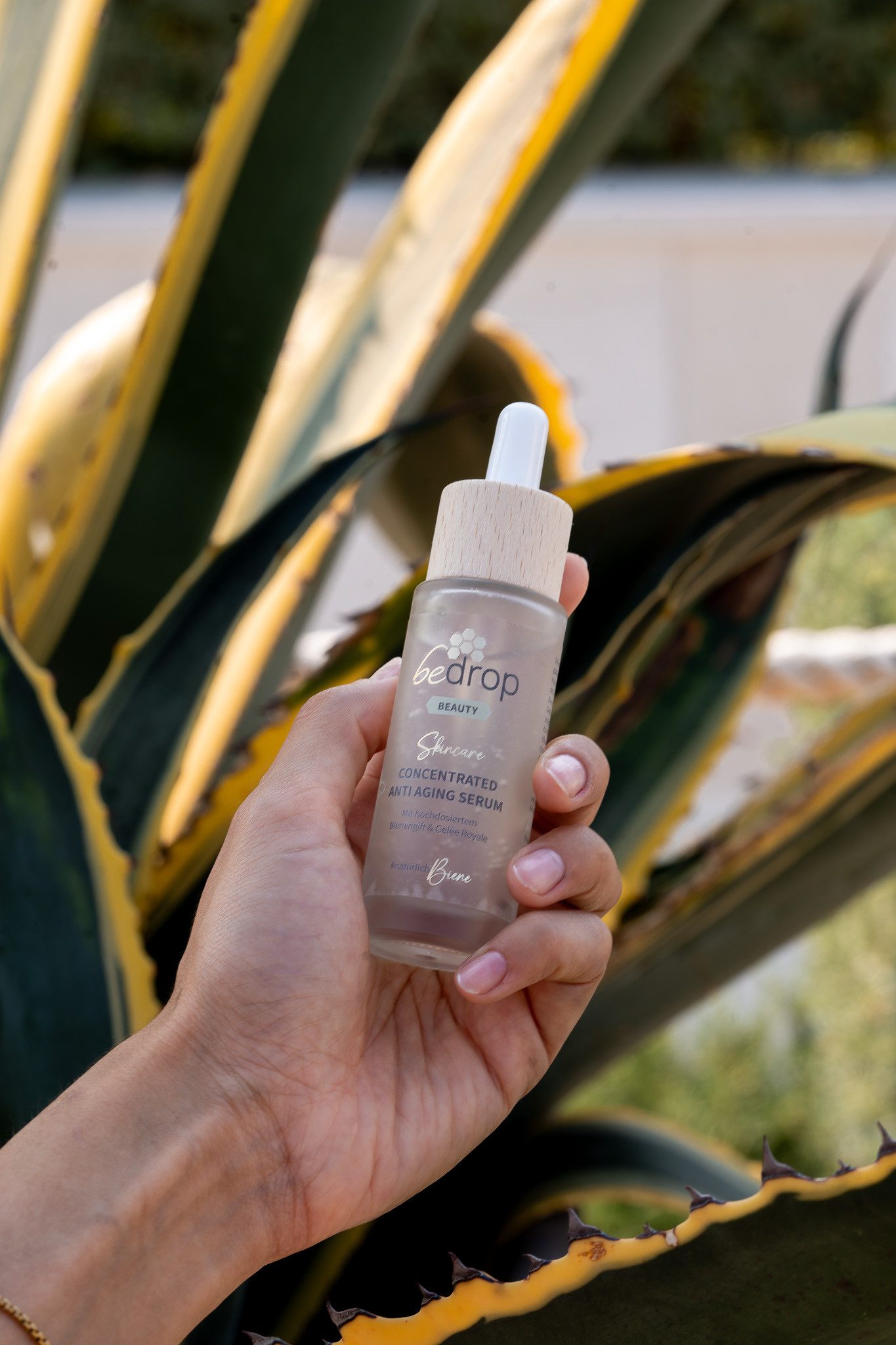 bedrop Anti-Falten-Serum CONCENTRATED ANTI AGING SERUM mit hochdosiertem Bienengift - 30ml Falten Creme für Gesicht I Straffende Creme mit Anti-Aging Effekt, Reichhaltiges Gesichtsserum, einzigartig mit straffendem Bienengift