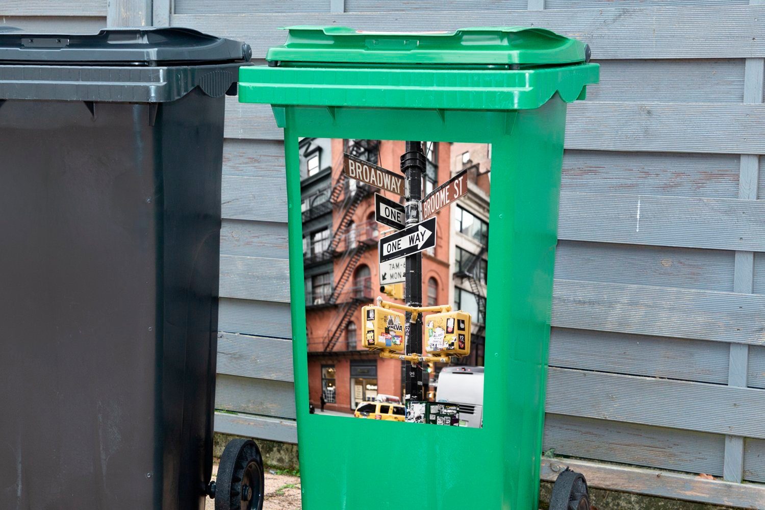 St), Sticker, MuchoWow York New Wandsticker Container, Mülltonne, in (1 Straßenschilder Mülleimer-aufkleber, Abfalbehälter