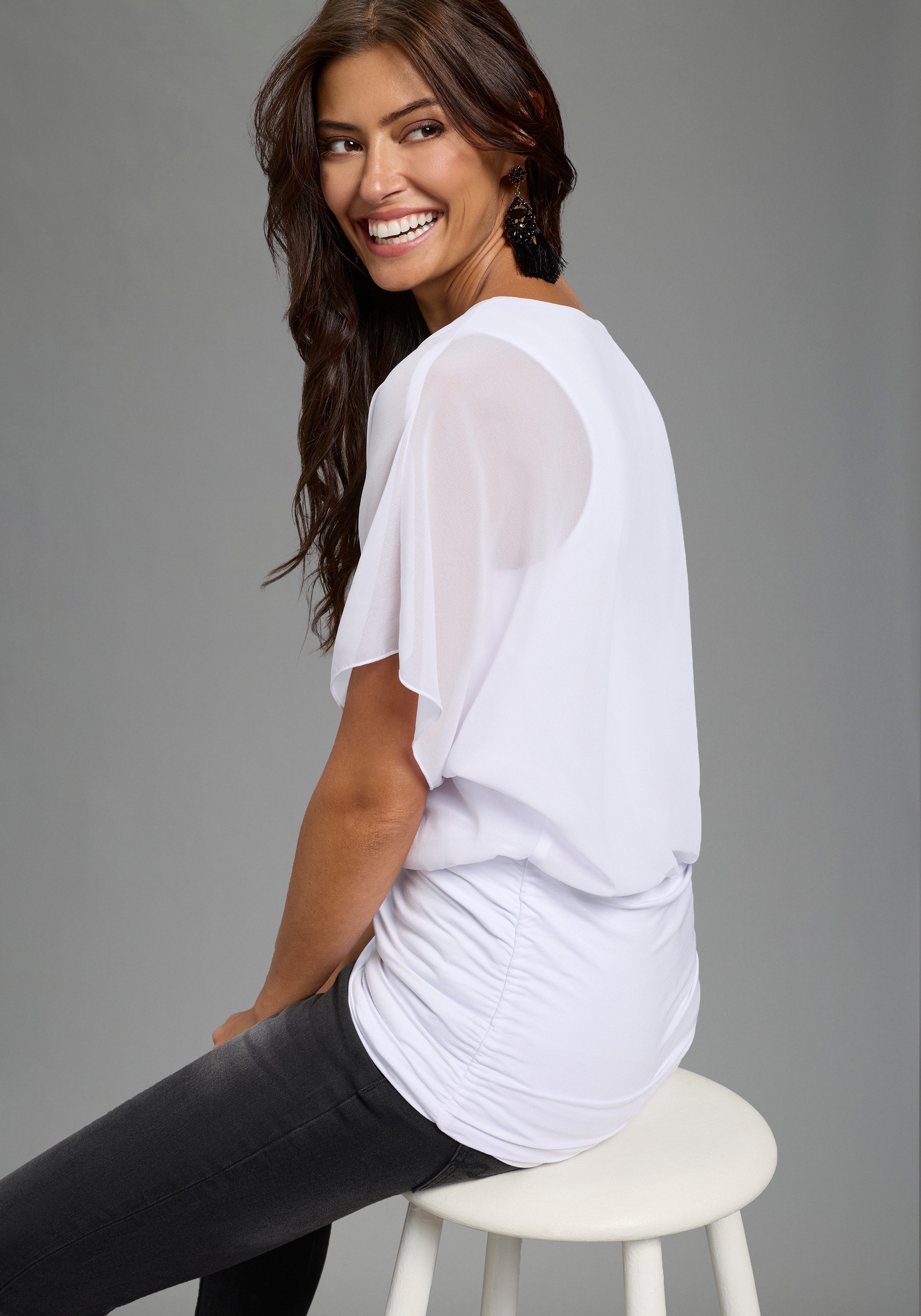 Laura Scott Chiffonbluse figurenbetont, hüftbedeckende Länge, V-Ausschnitt, günstig online kaufen