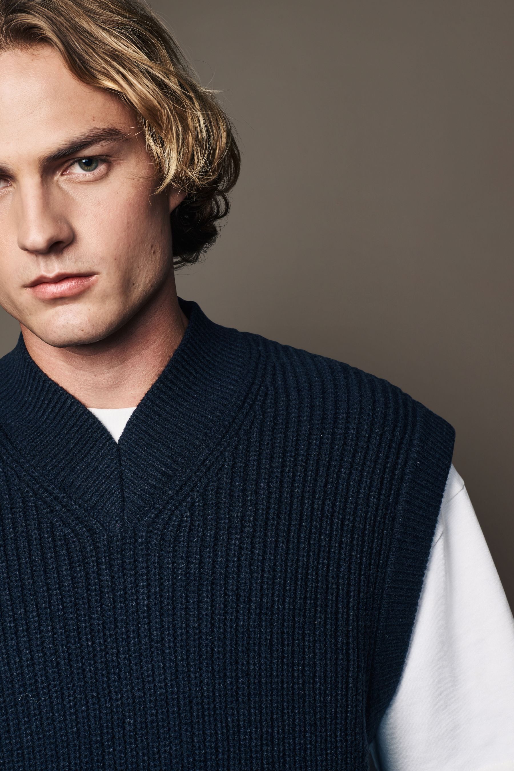 Next Pullunder Regular Fit Pullunder mit V-Ausschnitt und Wolle (1-tlg)