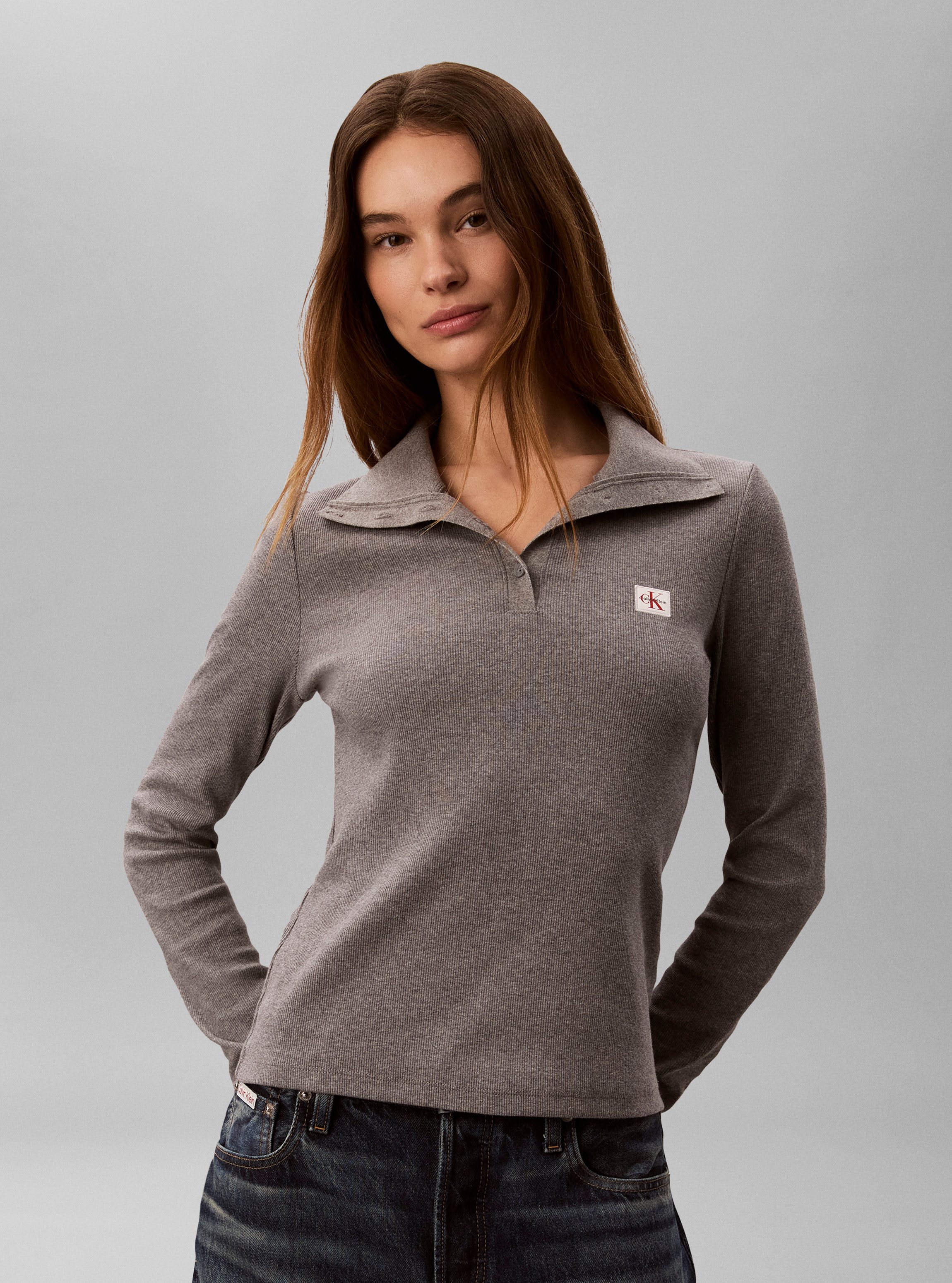 Calvin Klein Jeans Langarmshirt Kragen mit Knopfleiste, Regular Fit, kurze Form