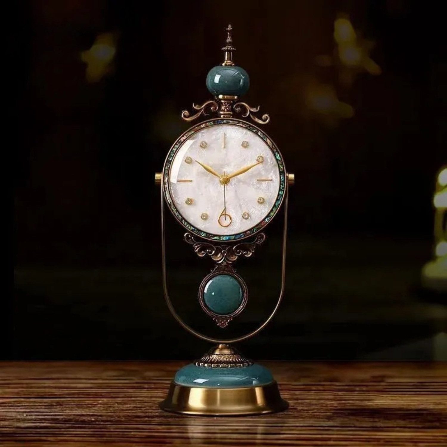 Quality Elegance Dekoobjekt Retro Europäische Tischuhr aus Glas und Messing