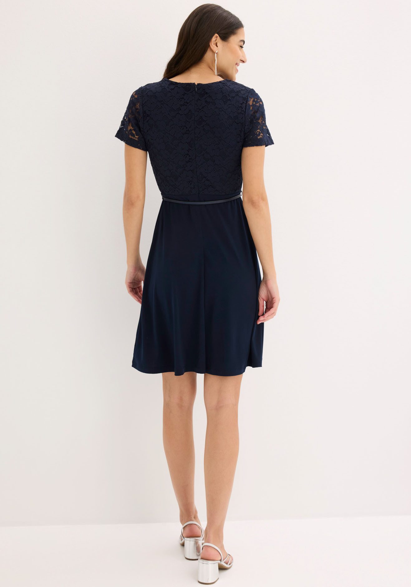 bonprix Minikleid festlicher Stil, mit kurzem Arm, ausgestellte Passform