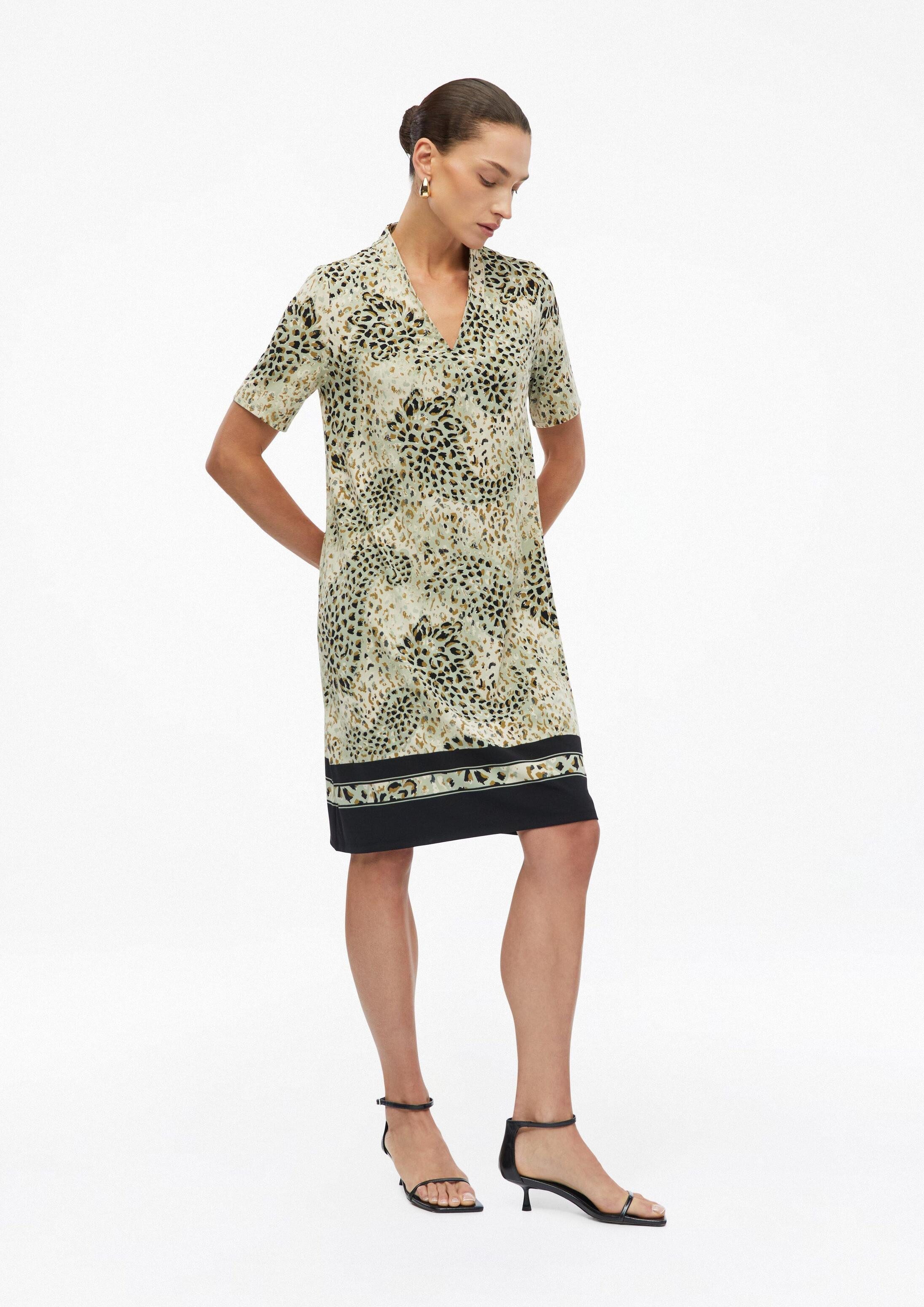 s.Oliver Minikleid Kleid Kleid mit All-over-Print und Kontrast-Detail – Bild 5 von 5