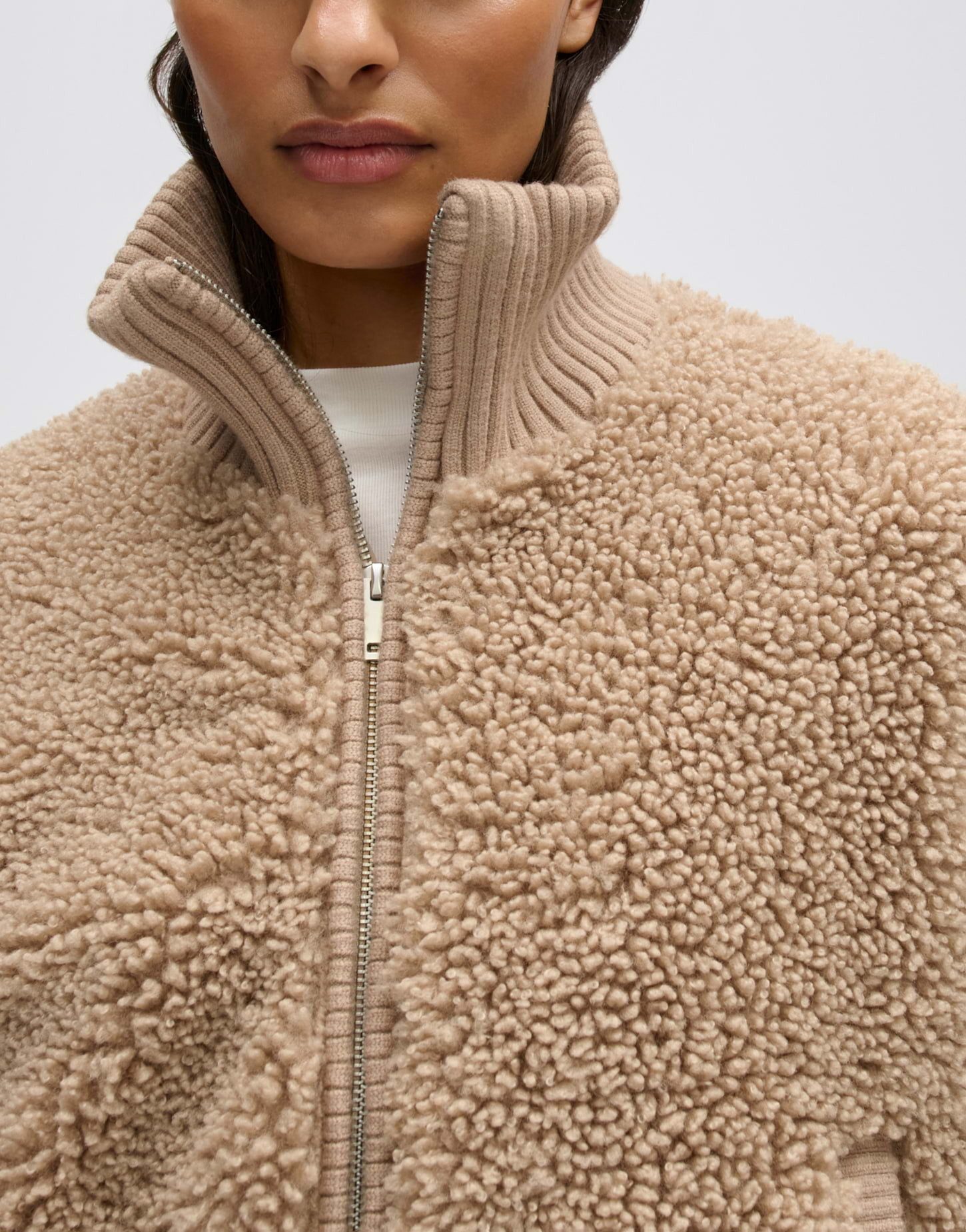 OPUS Bomberjacke Halkara aus weichem Teddyplüsch – Bild 4 von 5