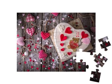 puzzleYOU Puzzle Ein liebevoll dekorierter Kuchen in Herzform, 48 Puzzleteile, puzzleYOU-Kollektionen Festtage