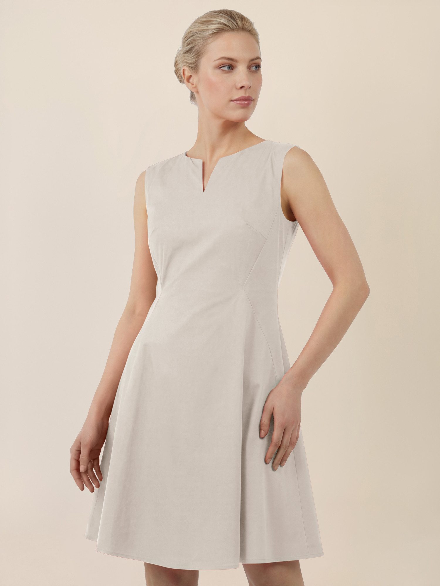 Apart Abendkleid mit modernem Ausschnitt