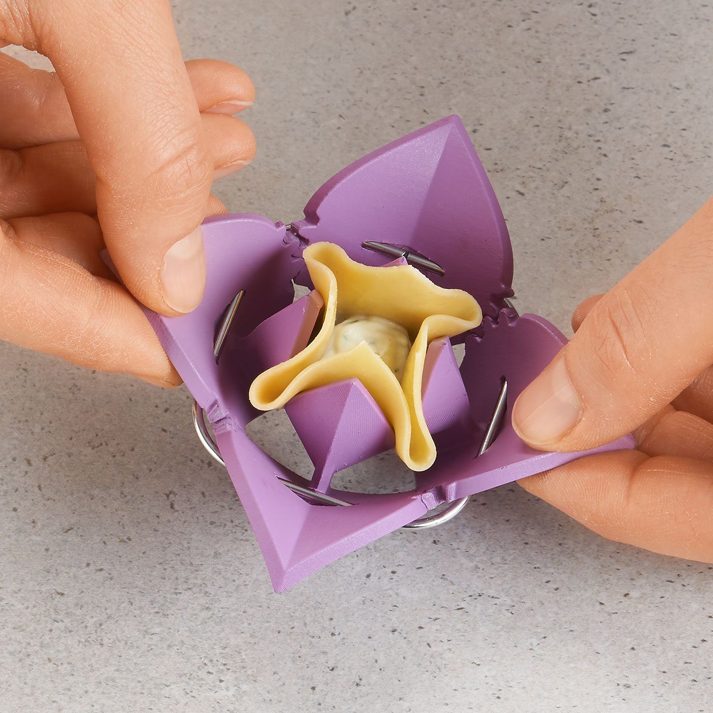 Betty Bossi Ravioliform Dumpling Maker, (2-tlg), mit Rezeptheft