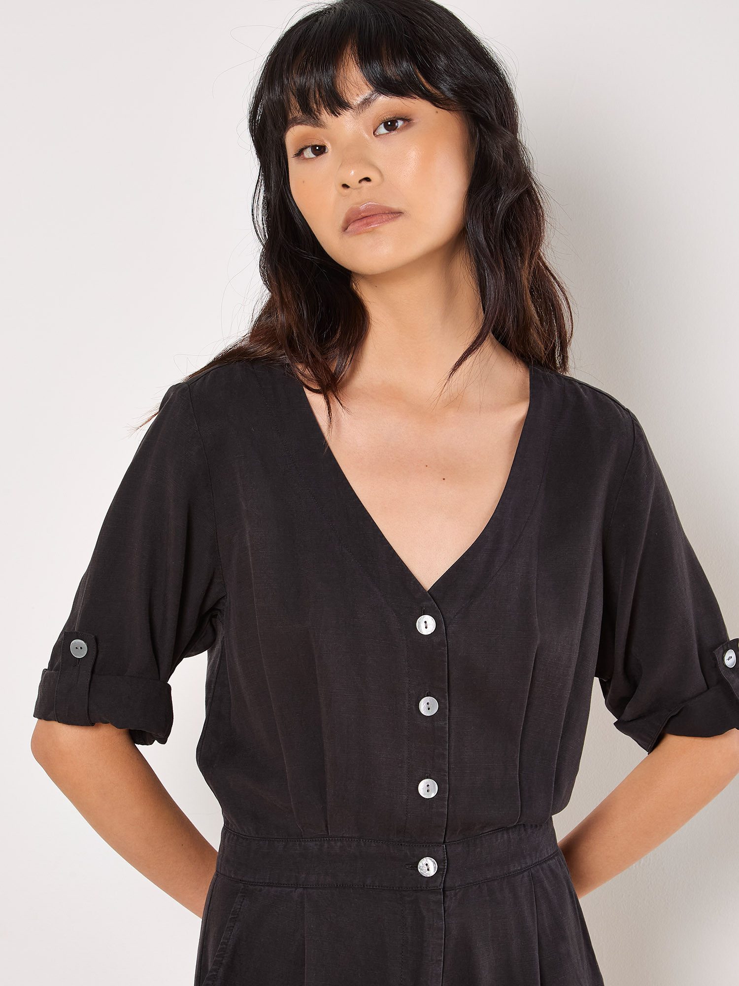 Apricot Jumpsuit Jumpsuit mit Knopfleiste mit Krempelarmen