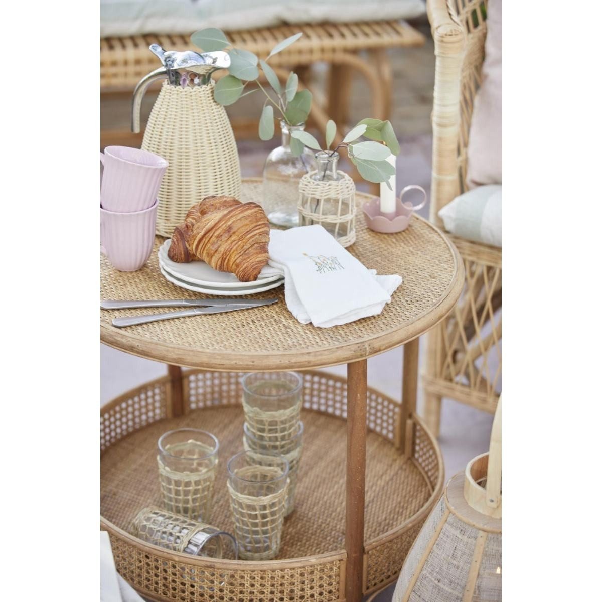 Ib Laursen Thermoflasche Thermoskanne 1,5 L, Isolierfunktion, skandinavisches Design mit Rattan