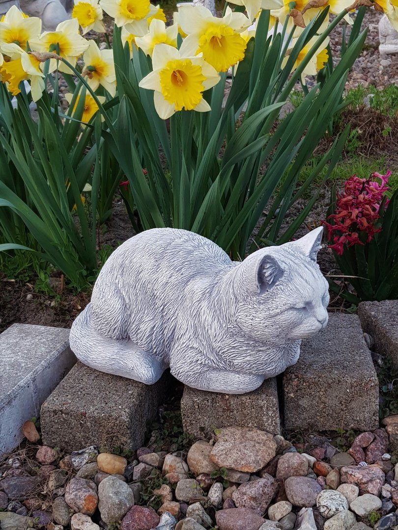 gartendekoparadies.de Gartenfigur Liegende Katze, H. 17 günstig online kaufen