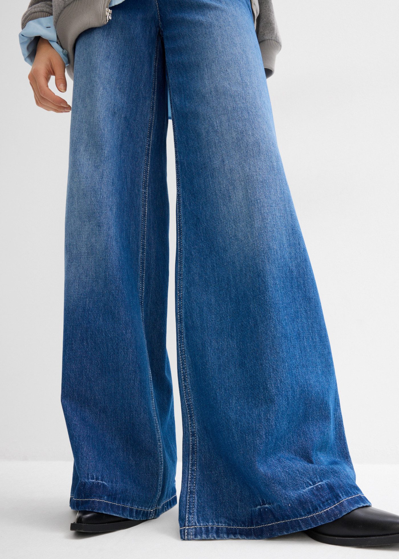 bonprix Weite Jeans weite Passform, 5-Pocket-Design, elastischer Bequembund, hohe Bundhöhe