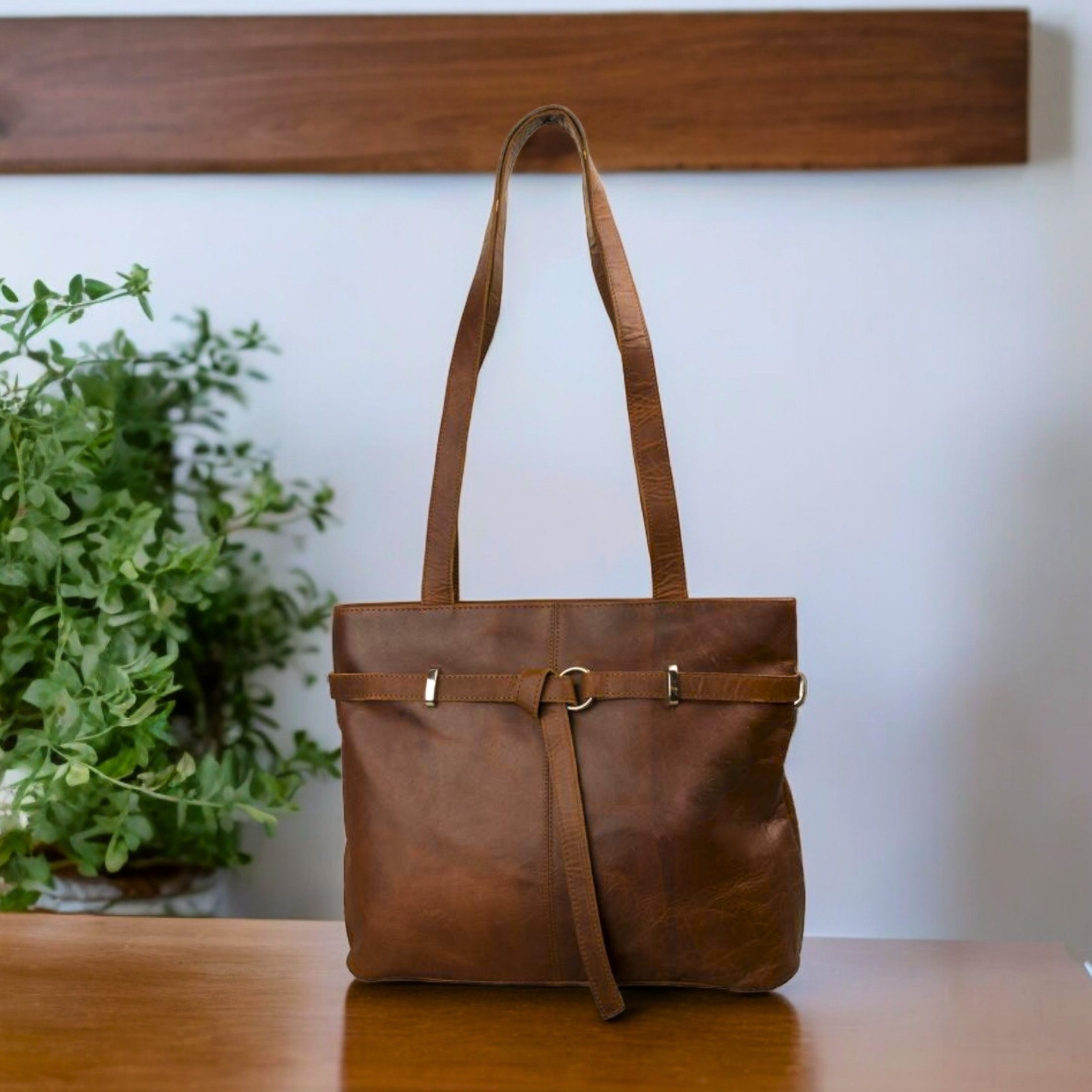 Ella Eisvogel Henkeltasche robuste Echtledertasche aus Büffelleder, zeitlos schöne Umhängetasche, geöltes Büffelleder