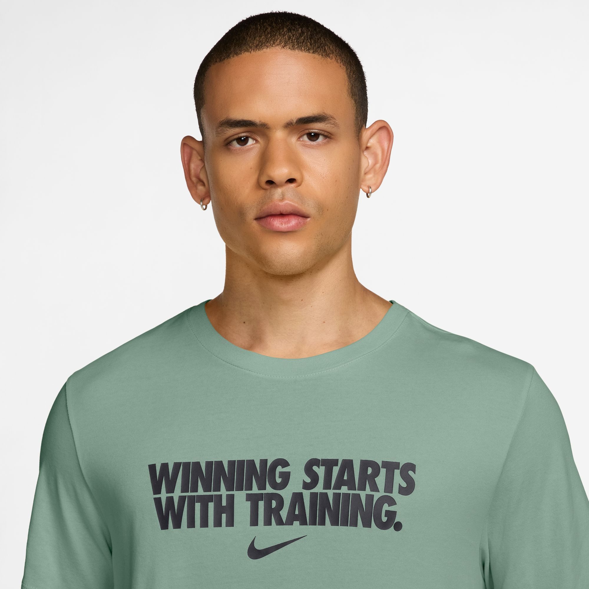 Nike T-Shirt Nike Men's Dri-FIT T-Shirt für Erwachsene, sportlicher Stil, atmungsaktives Material