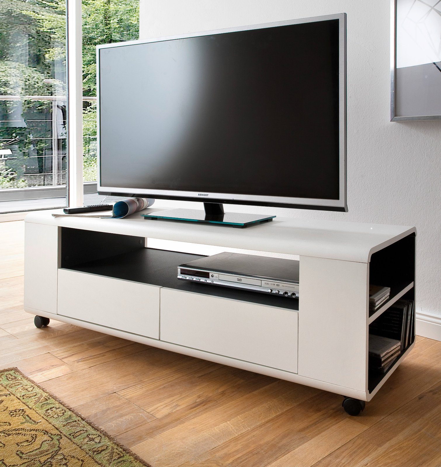 MCA furniture Lowboard Chessey (TV Unterschrank in weiß und schwarz, Breite 120  cm), auf Rollen, mit viel Stauraum, mit einer Größe von 119 x 46 cm