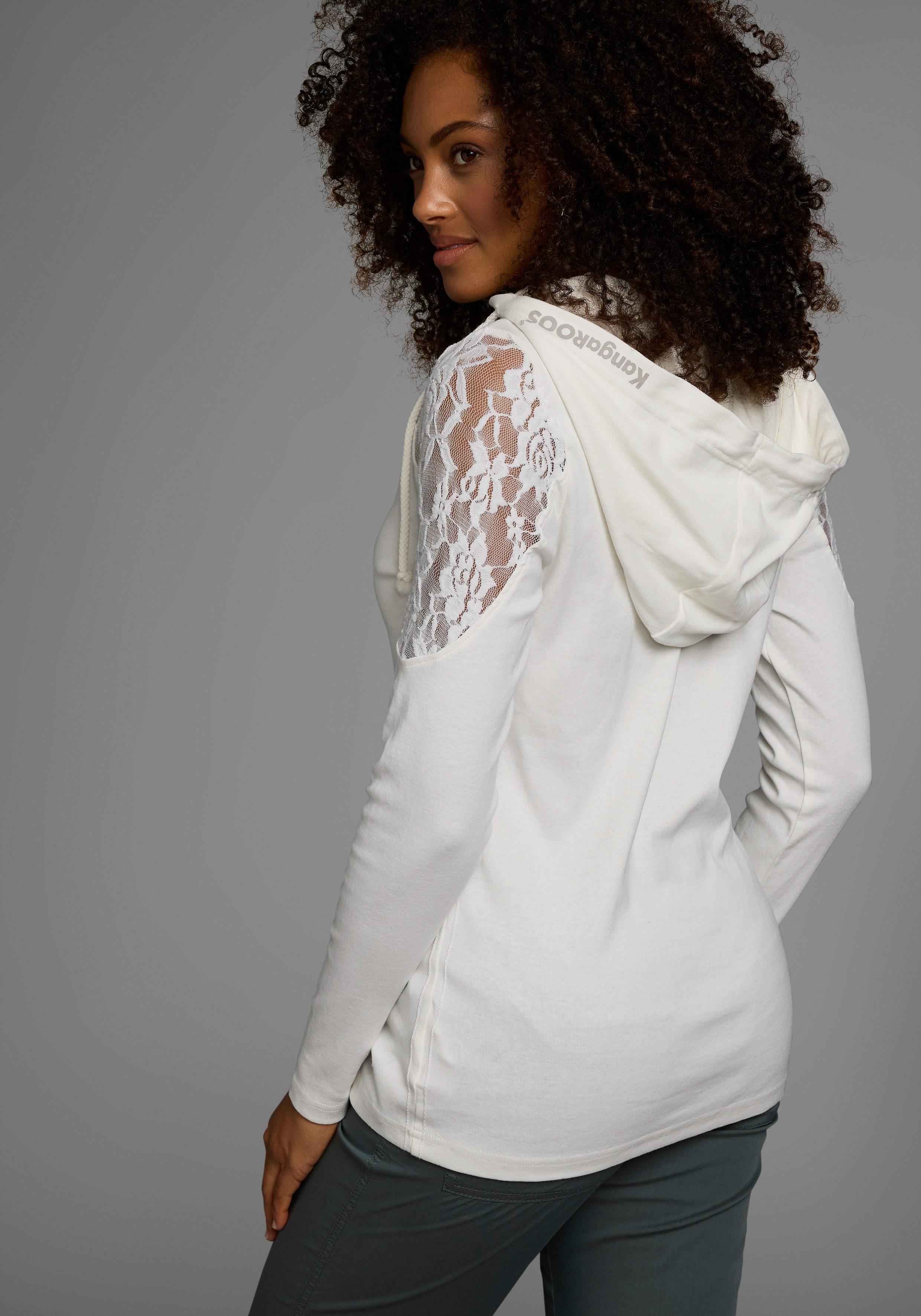 KangaROOS Kapuzenshirt Langarm, figurbetonter Schnitt, mit Spitze und Print günstig online kaufen