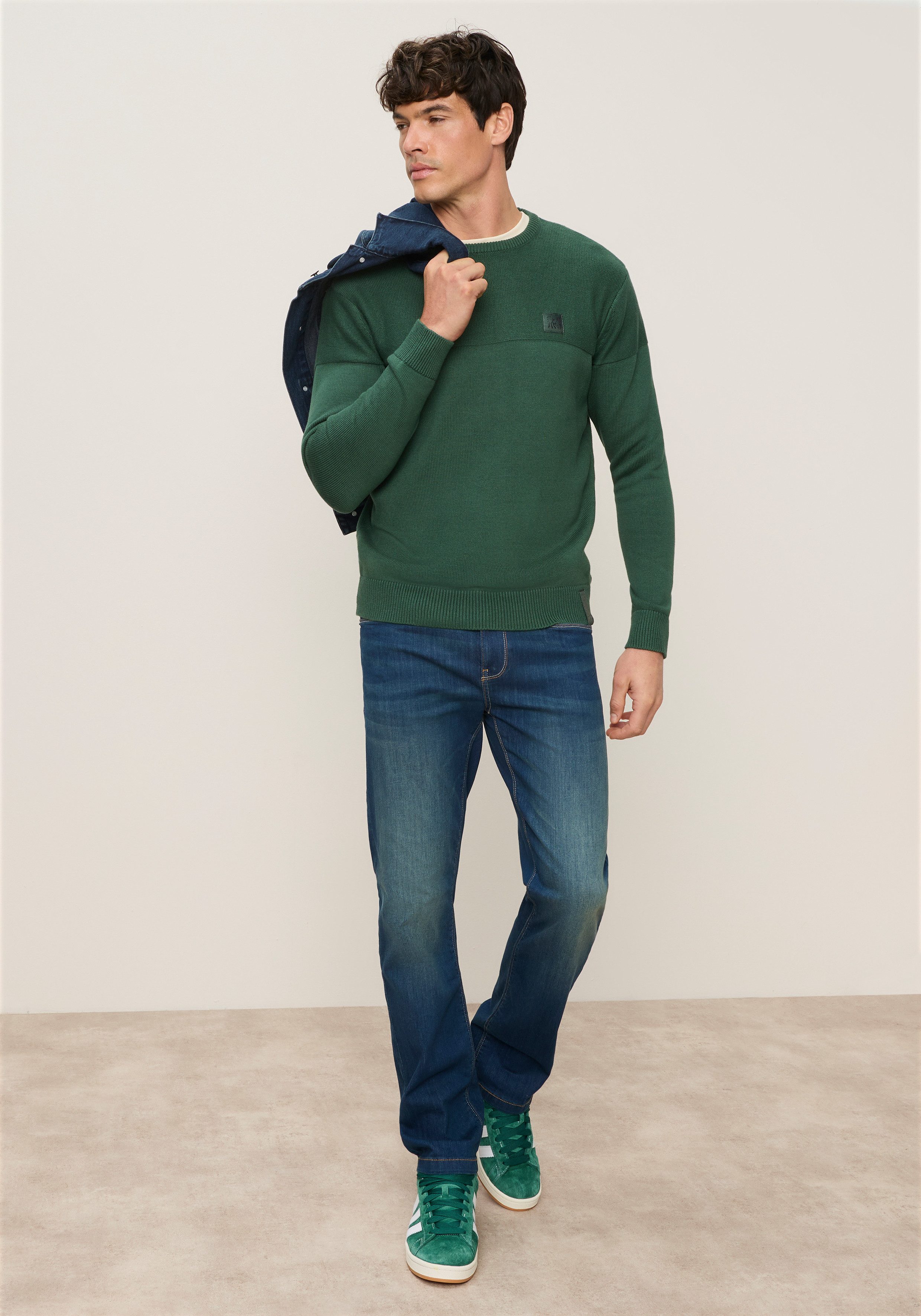 Zum Outfit 11