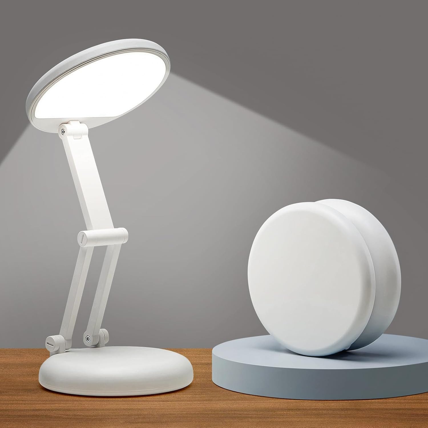 Vivitar LED Schreibtischlampe 3600-mAh Wiederaufladbare, 3600-mAh Tischlampe, klappbar, 300 Lumen, 4000 K natürliches Licht, Tageslichtweiß, 10 Helligkeitsstufen, Touch-Dimmer, Speicherfunktion, augenschonendem