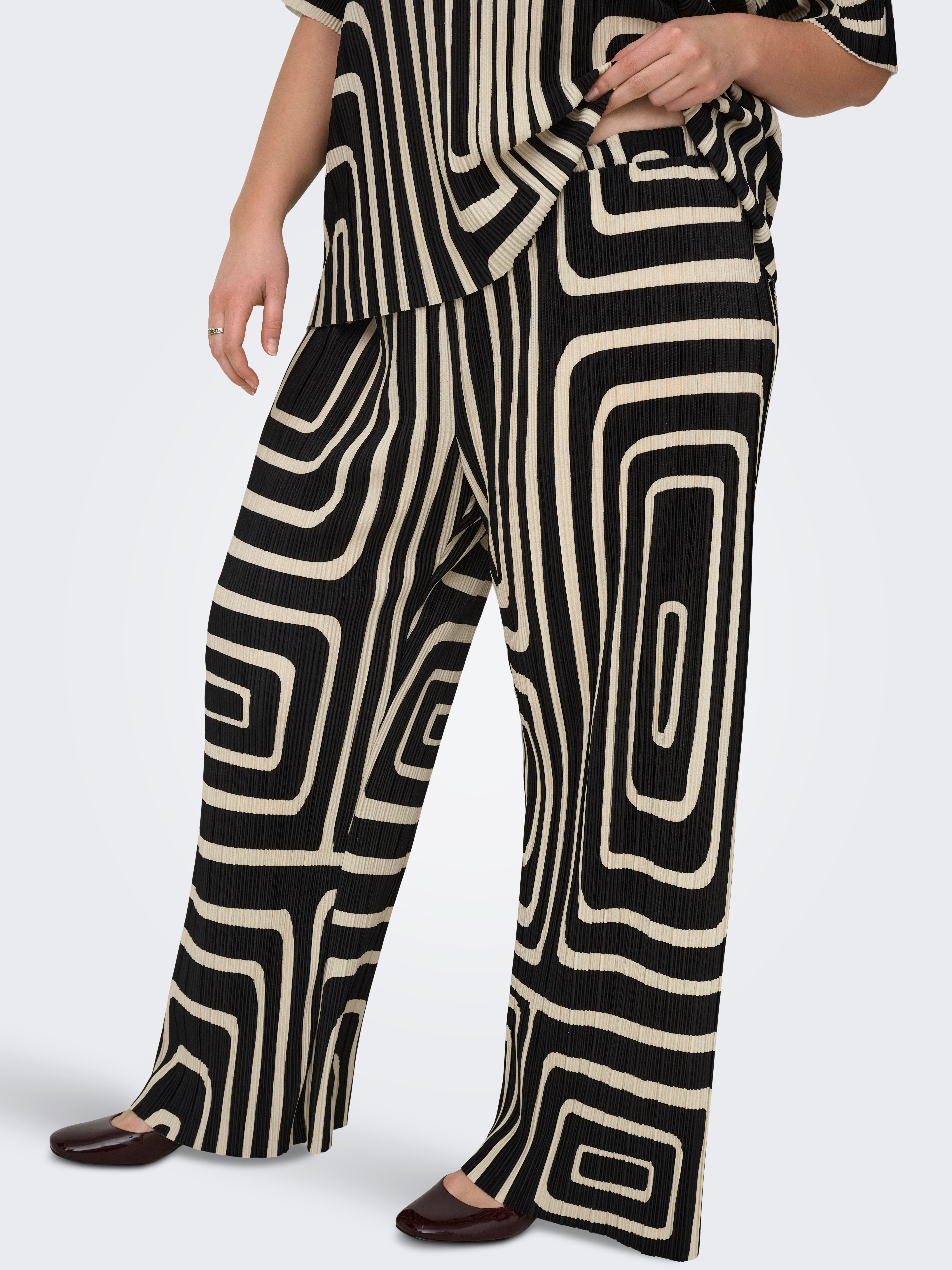 ONLY CARMAKOMA Schlupfhose CARRAVENNA PLISSE AOP PANT JRS NOOS