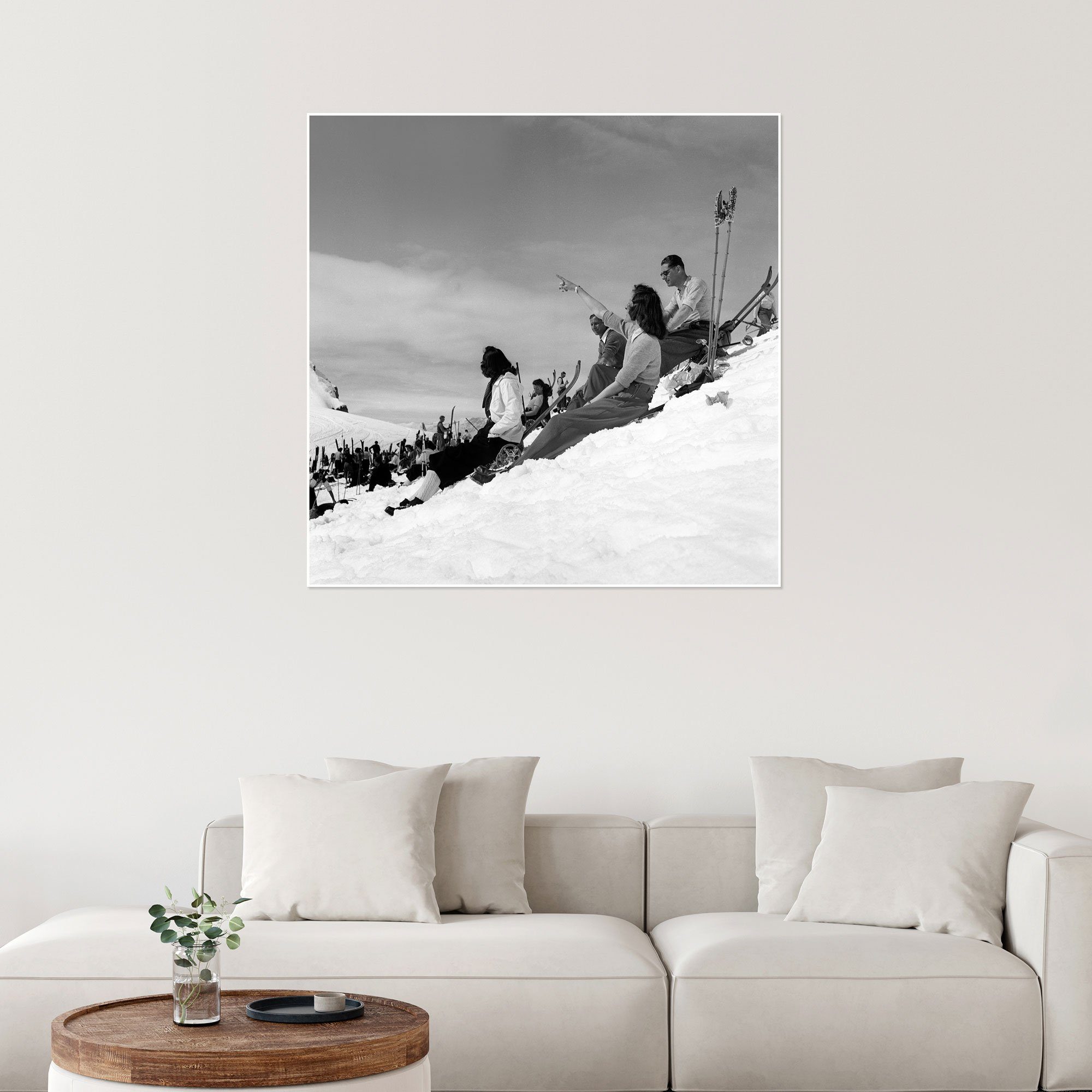 Posterlounge Wandbild Skifahrer genießen das gute Wetter, Vintage Ski Collection, erhältlich als Poster, Leinwandbild, Wandsticker oder Acrylglasbild