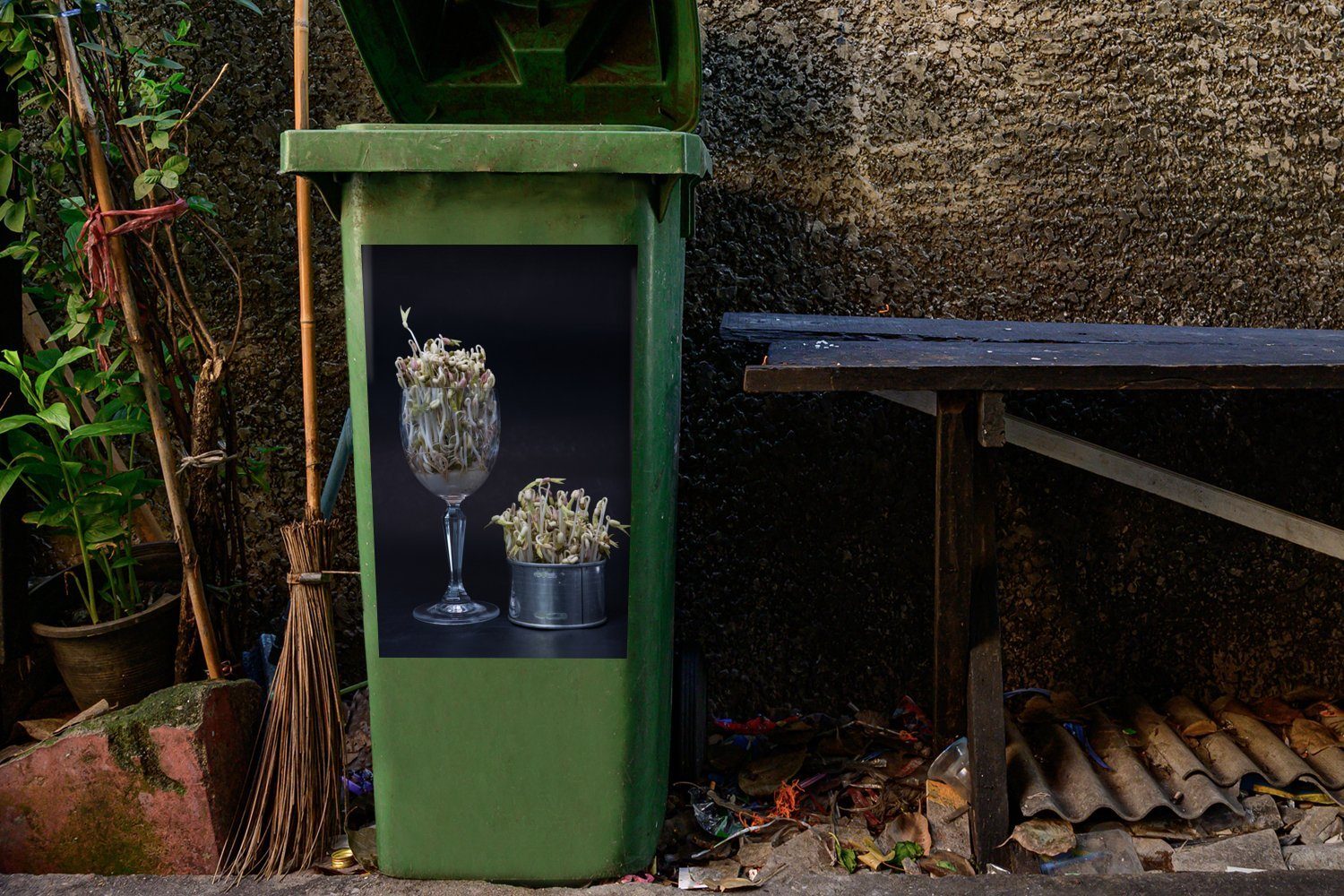 MuchoWow Wandsticker Bohnensprossen in einem (1 und St), Krug Container, Glas Mülleimer-aufkleber, Sticker, Abfalbehälter einem Mülltonne