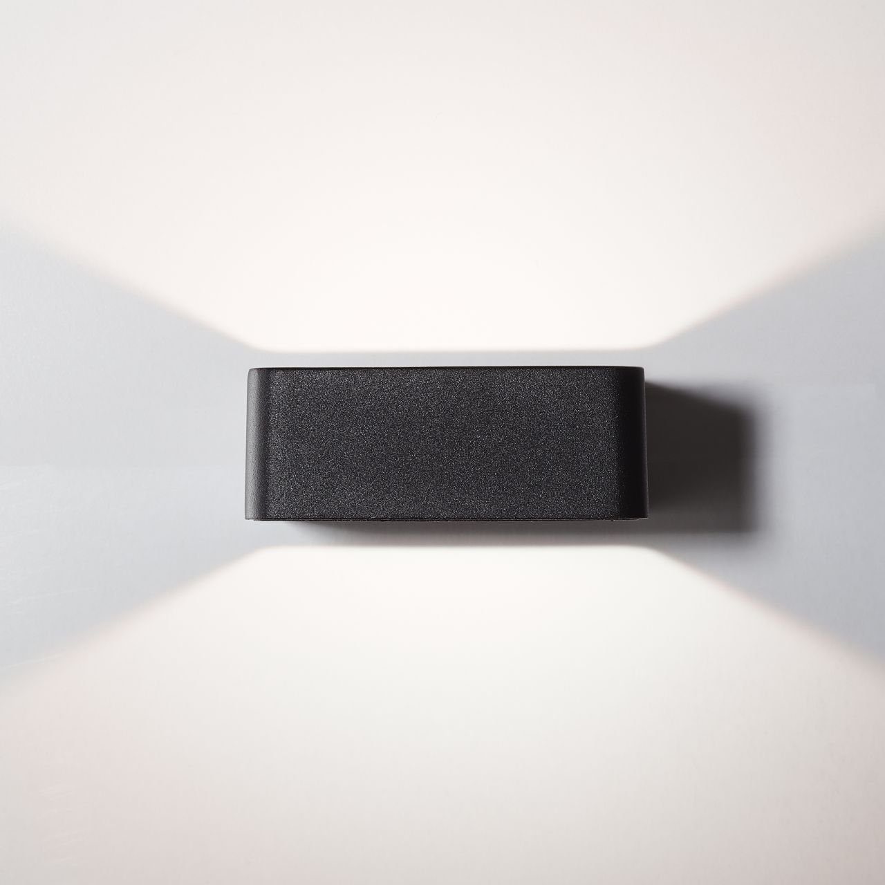 Brilliant Außen-Wandleuchte Golda, LED fest integriert, Warmweiß, 5 x 12 x 15 cm, up/down Light, 660 lm, warmweiß, Metall/Glas, schwarz