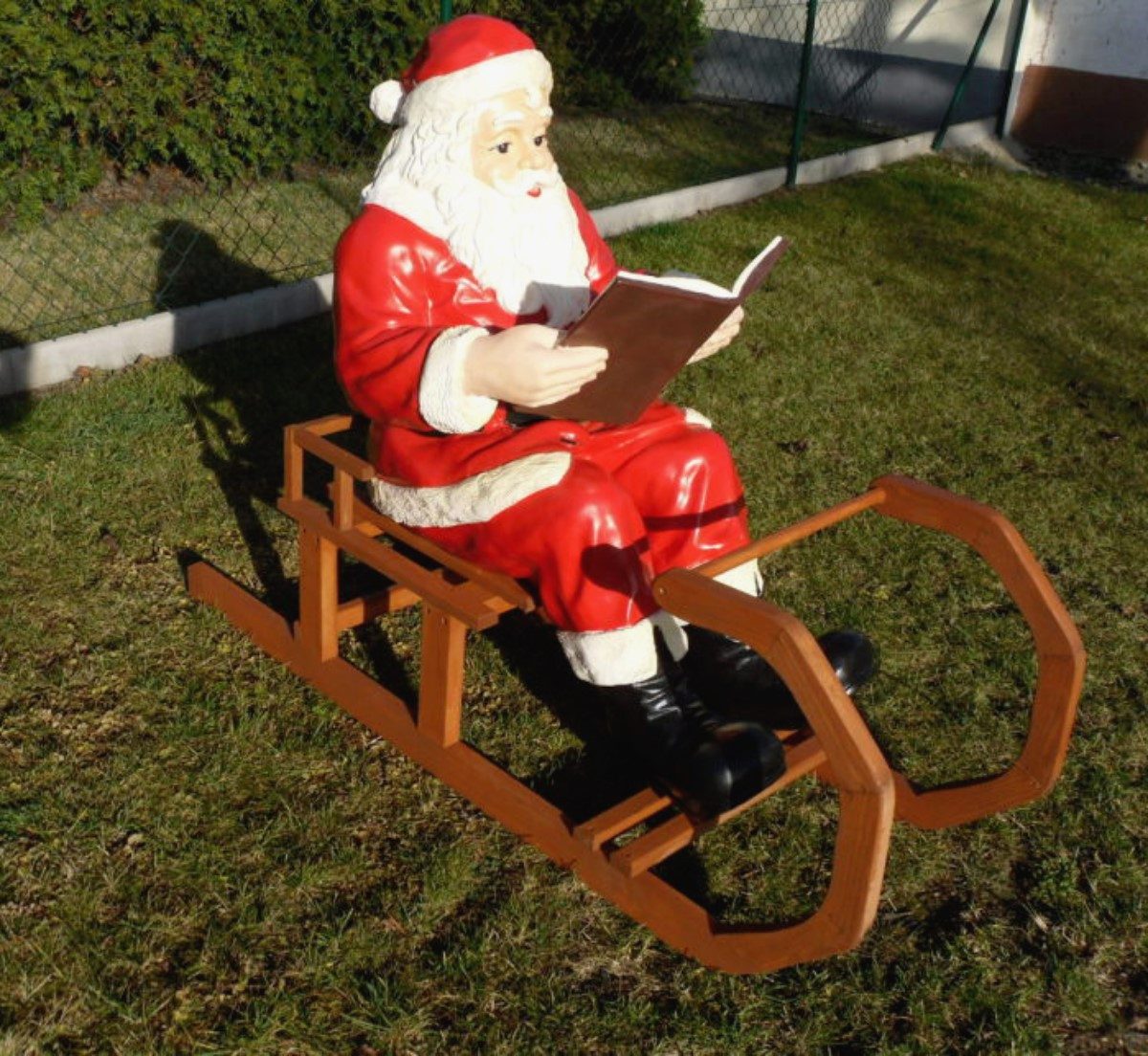 DEKO VERTRIEB BAYERN Weihnachtsmann XXL Weihnachtsmann mit Buch auf Holz-Schlitten