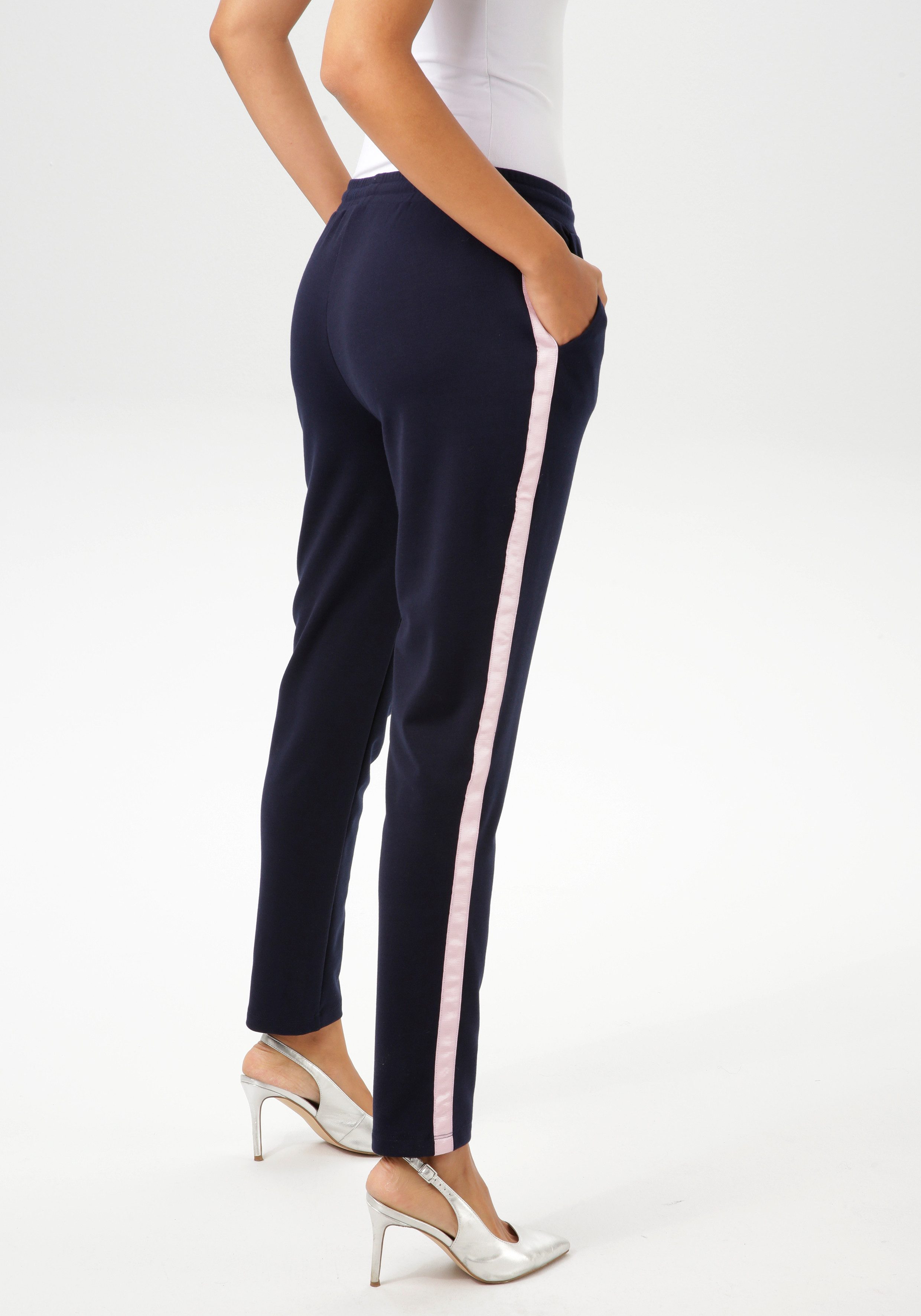 Aniston CASUAL Schlupfhose mit rosafarbenem Tape günstig online kaufen