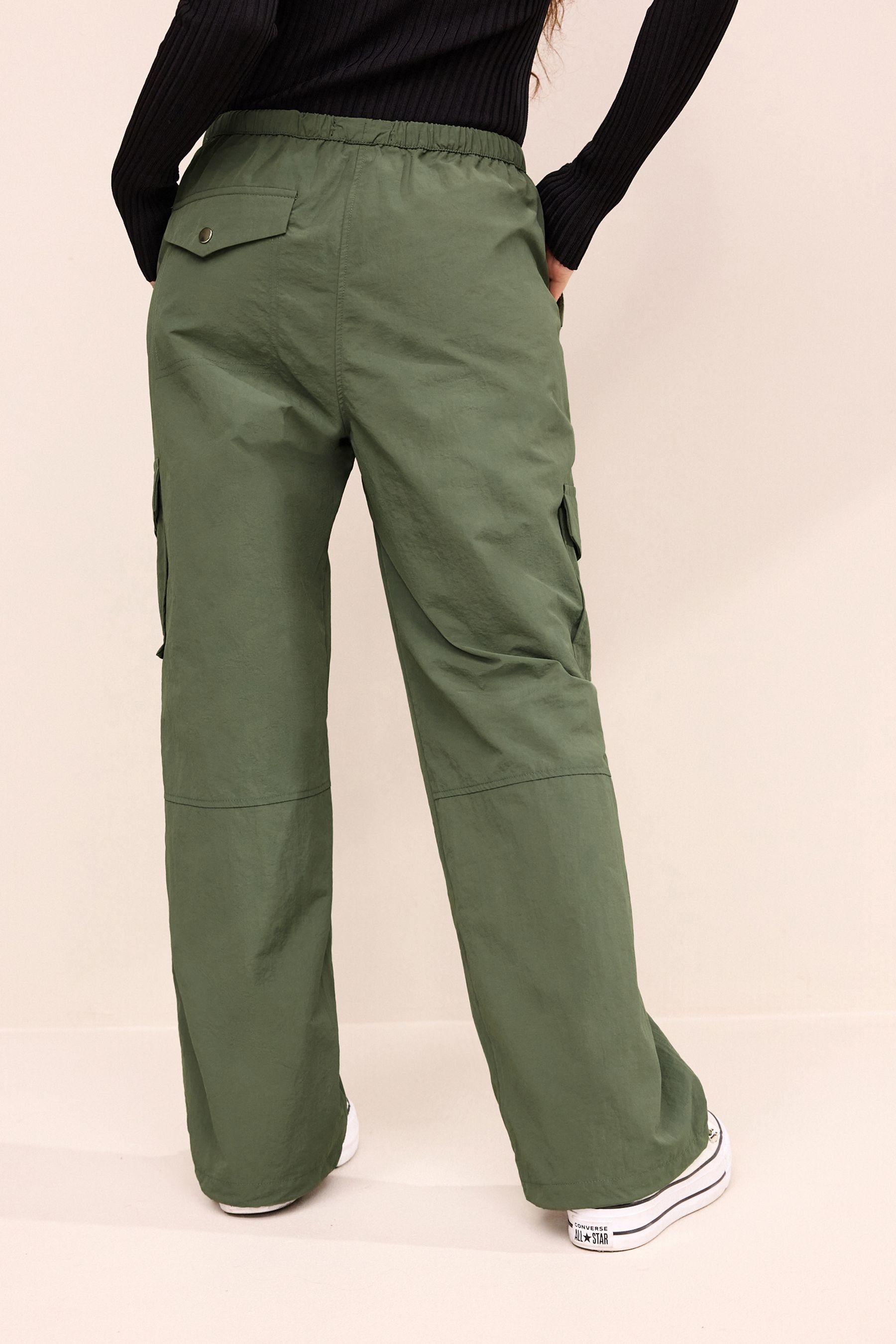 Green Khaki Fallschirm-Schlupfhose Cargohose Cargostil (1-tlg) Next im