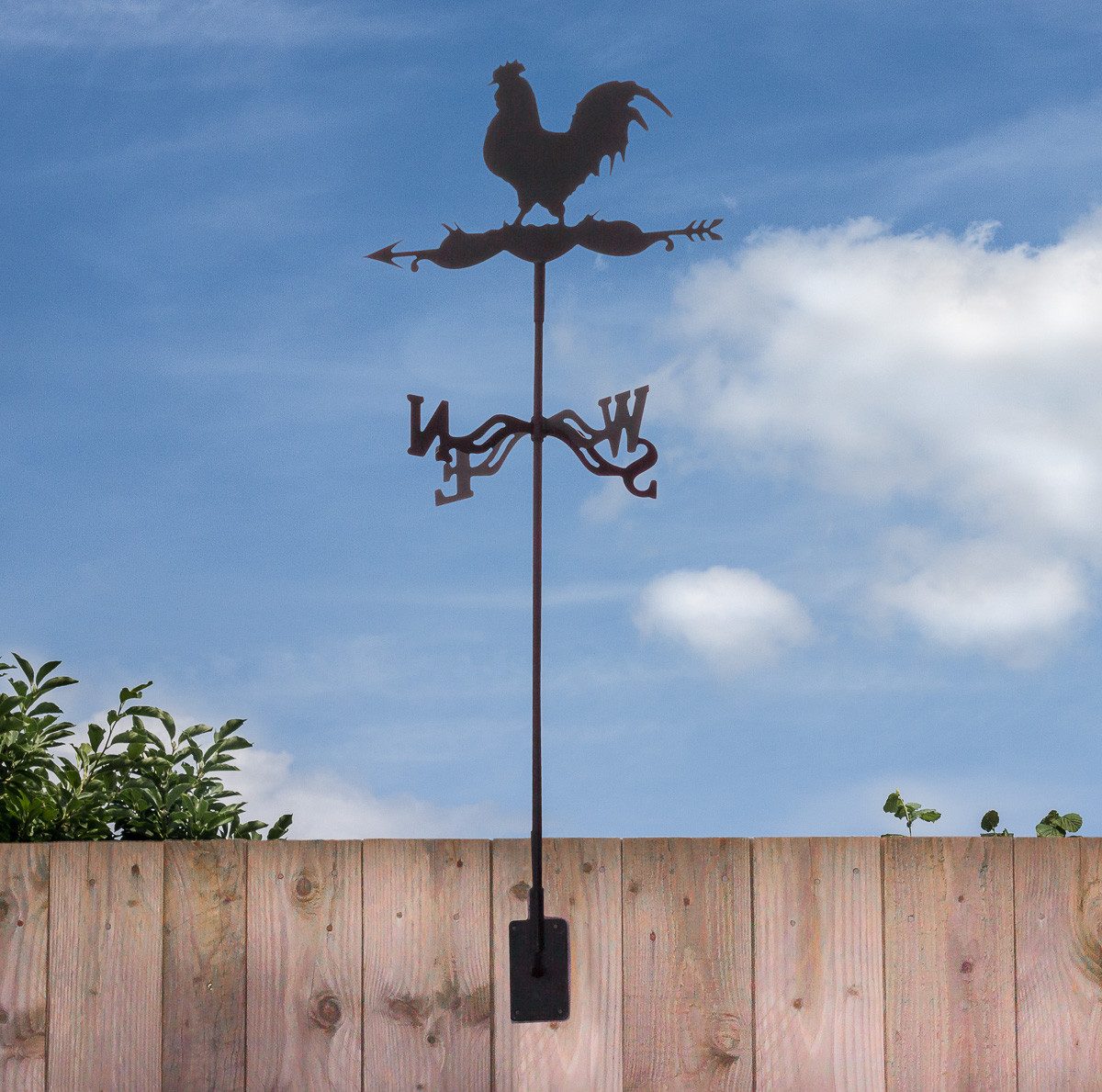 Antikas Windspiel Wetterhahn, Wetterfahne mit Erdspieß und Wandbügel, Windspiel für Wand