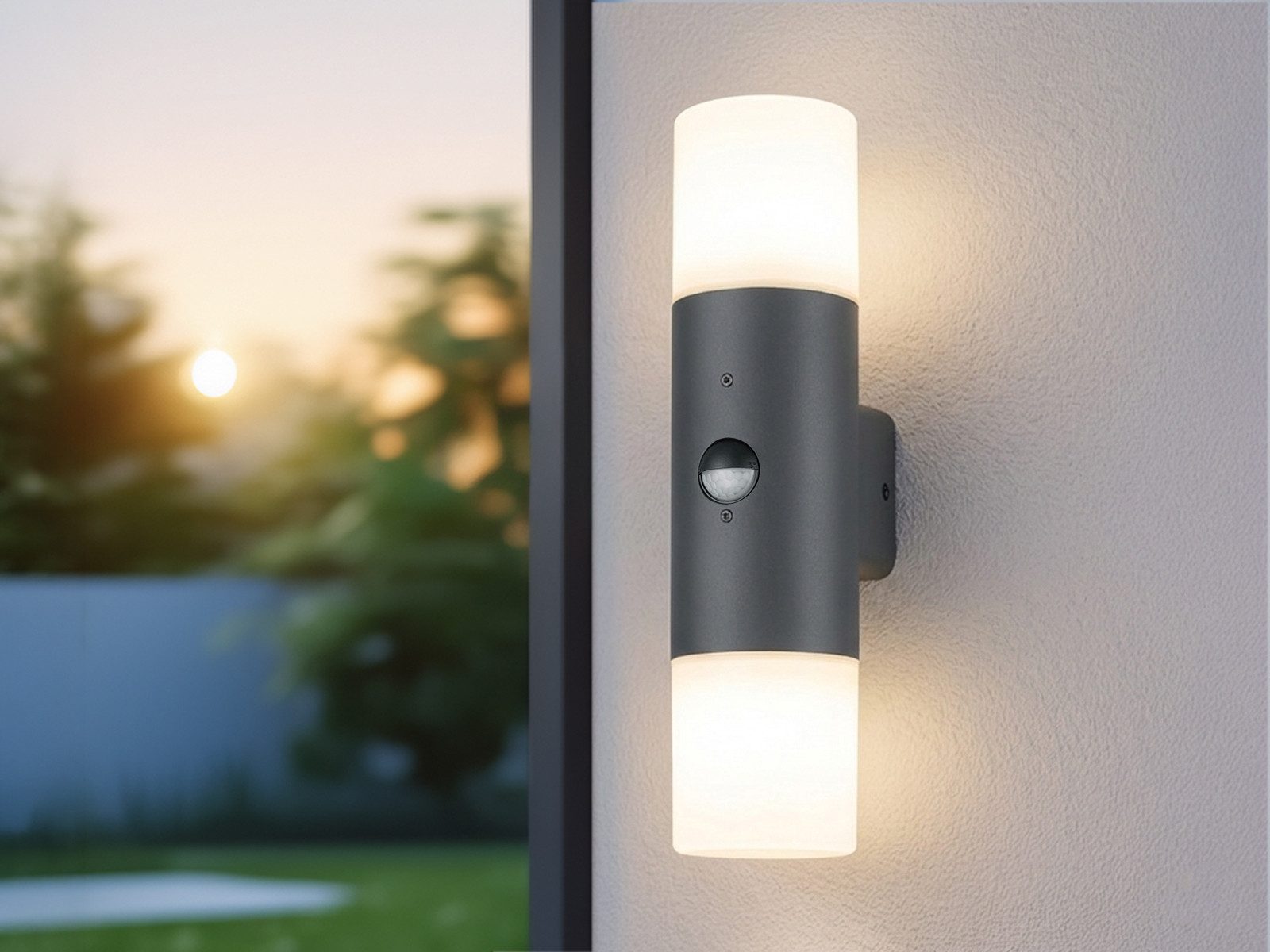 TRIO Leuchten LED Außen-Wandleuchte Up & Down mit Bewegungsmelder Höhe 33cm, Bewegungssensor, LED wechselbar, Warmweiß, Wand Außenleuchte zur Fassadenbeleuchtung & Hausbeleuchtung Haustür