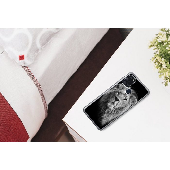 MuchoWow Handyhülle Löwe - Porträt - Schwarz - Weiß Handyhülle Samsung Galaxy A21s Smartphone-Bumper Print Handy UK10022
