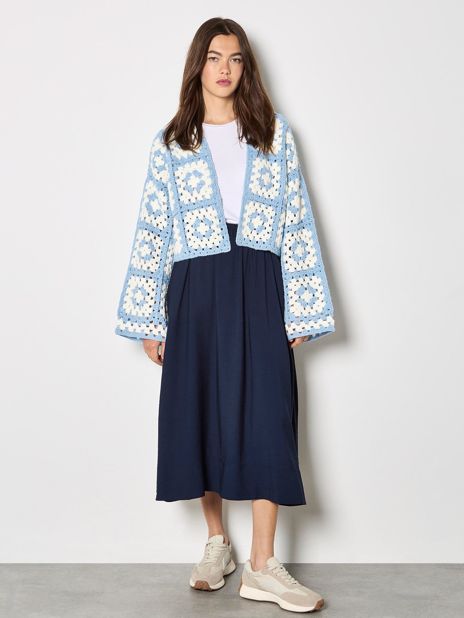 Apricot Cardigan Handgestrickte Strickjacke mit Häkelquadraten