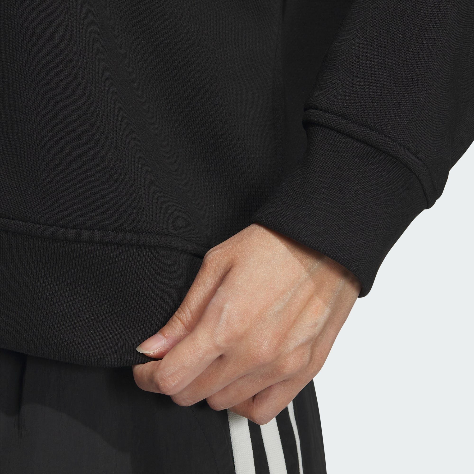 ESSENTIALS SWEATSHIRT Originals 1/2 Sweatshirt ZIP Black adidas