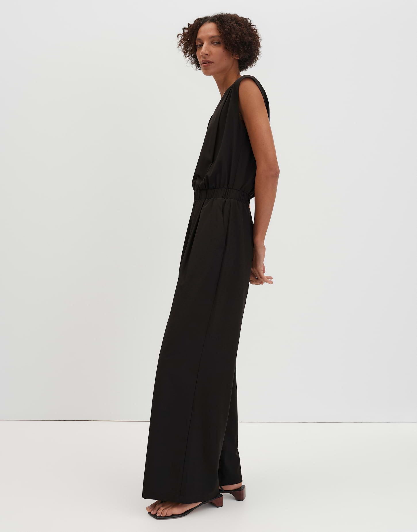 someday Jumpsuit Charlou aus Webware mit Faltendetail Mit Faltendetail und elastischem Bund für bequemen Sitz – Bild 5 von 5