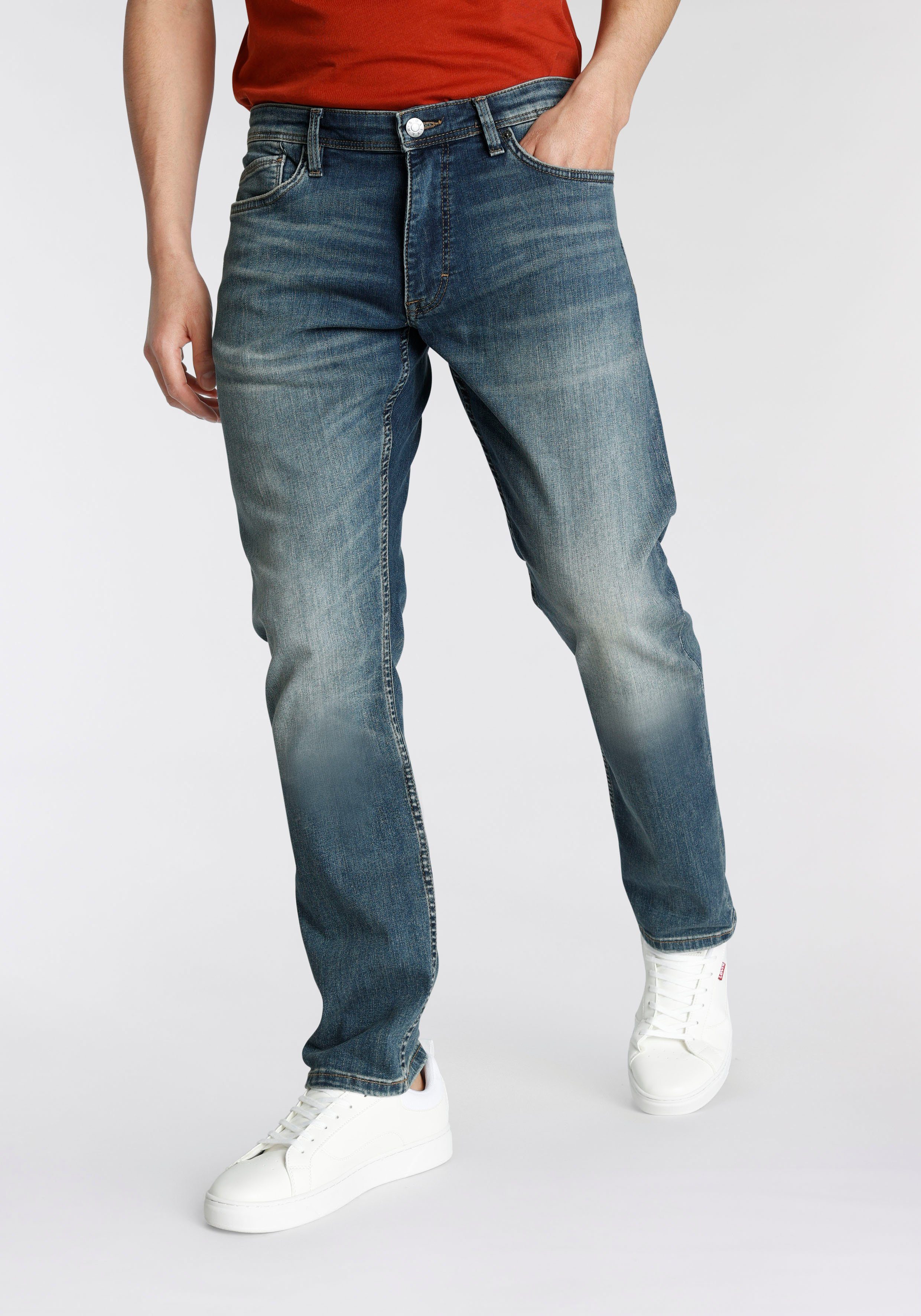 s.Oliver Bequeme Jeans mit Gesäß- und Eingrifftaschen light blue