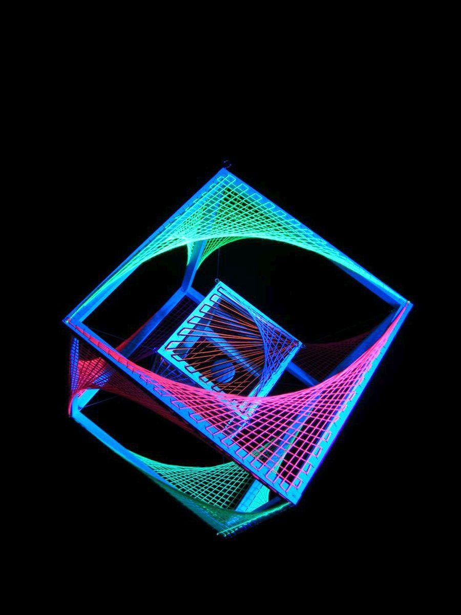 PSYWORK Fadendeko "Neon Schwarzlicht Dekoobjekt UV-aktiv, leuchtet Schwarzlicht Secret", 55cm, StringArt Würfel unter 3D