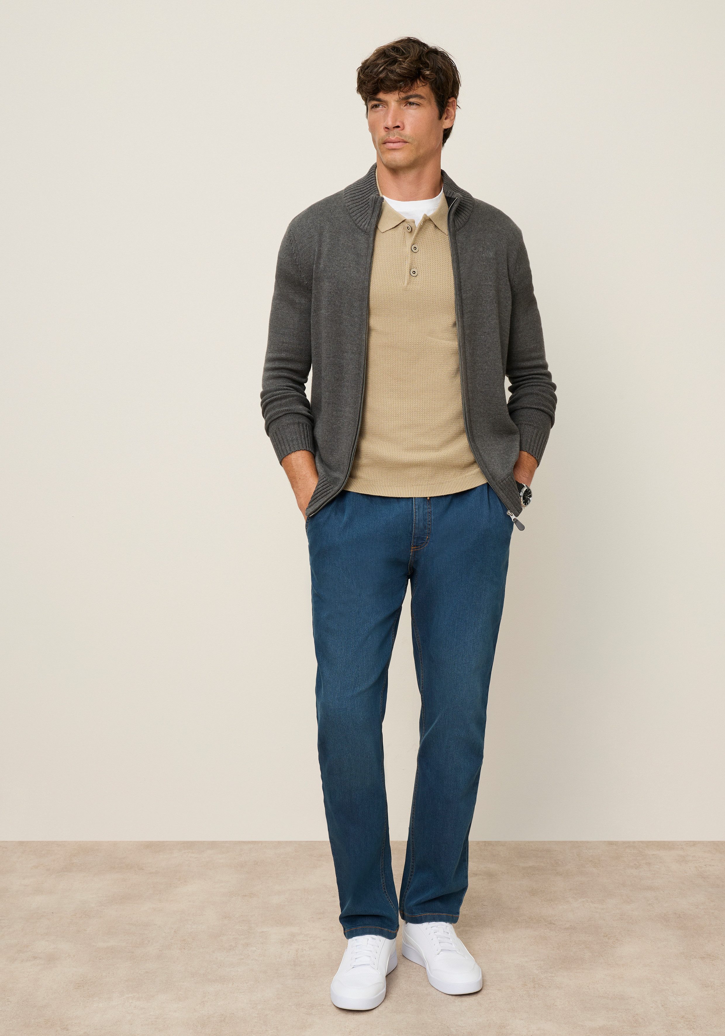 Zum Outfit 12