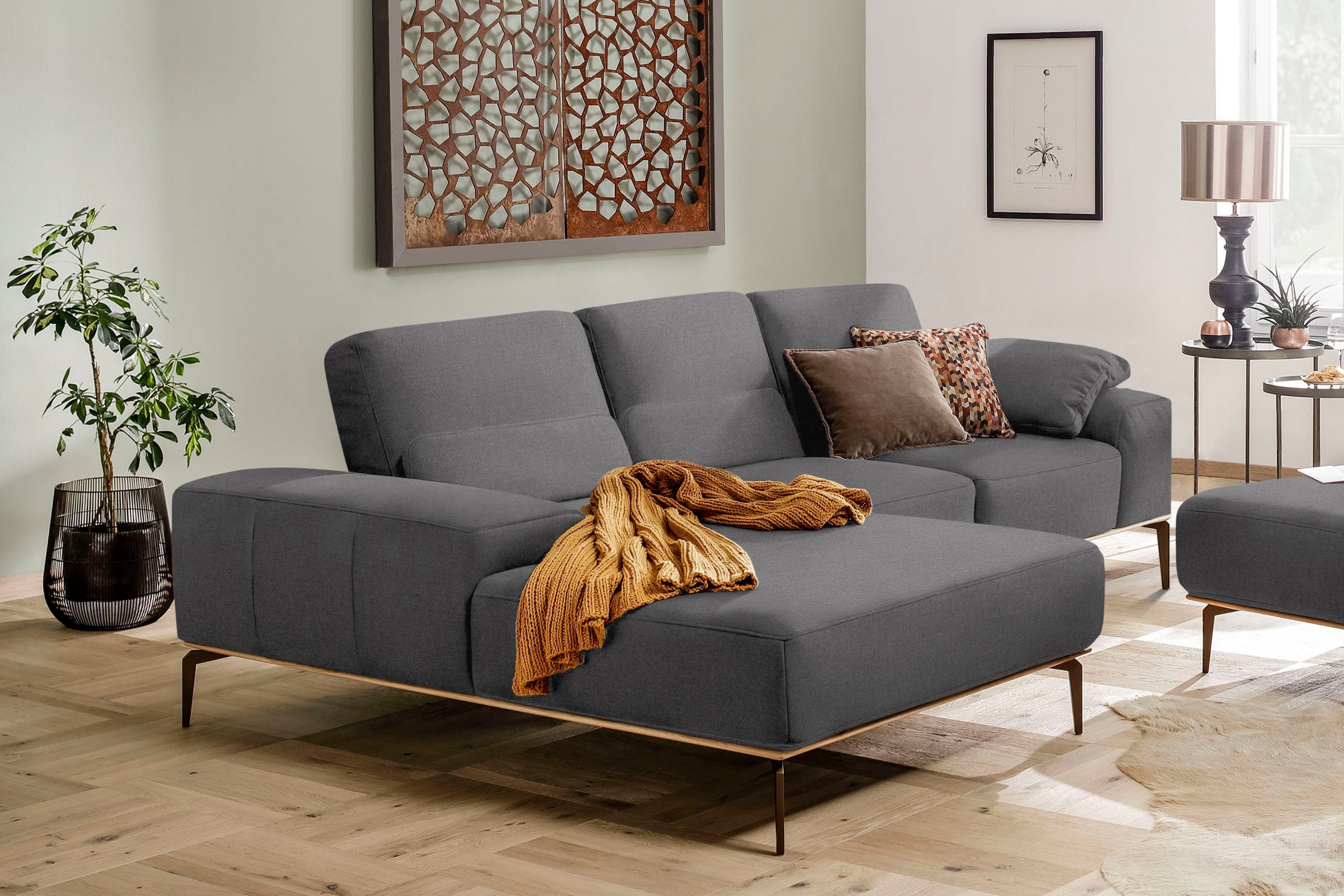W.SCHILLIG Ecksofa run, Designsofa mit tollem Sitzkomfort, bequem, L-Form, mit Holzsockel, Füße in Bronze pulverbeschichtet, Breite 279 cm